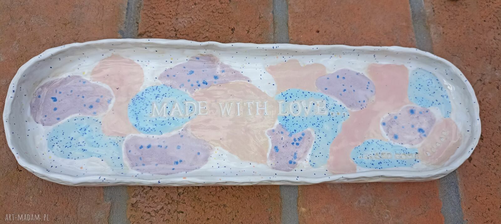 Duża podłużna patera ceramiczna handmade w pastelach z napisem Made with Love