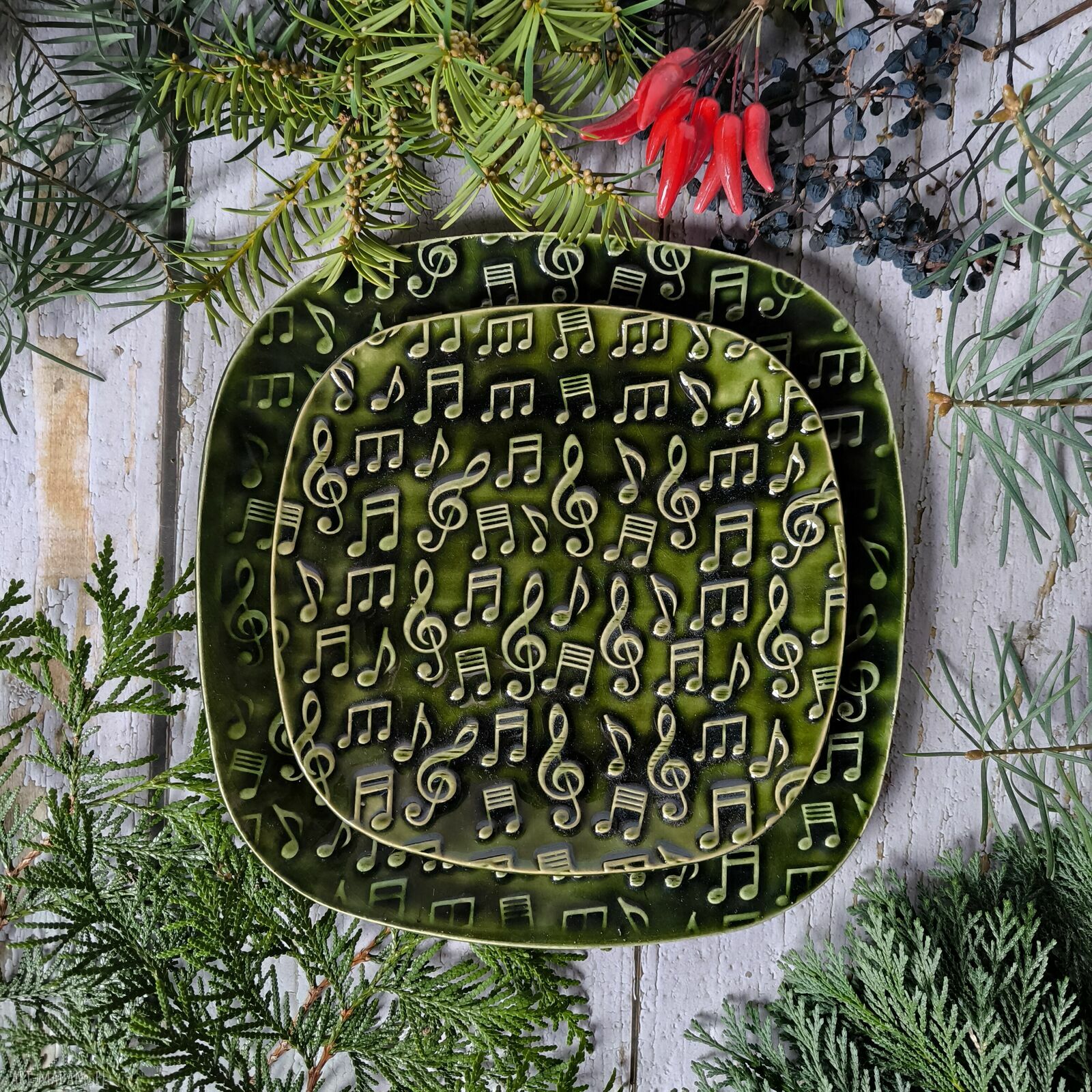 Duża ceramiczna podstawka z nutkami - ciemnozielona