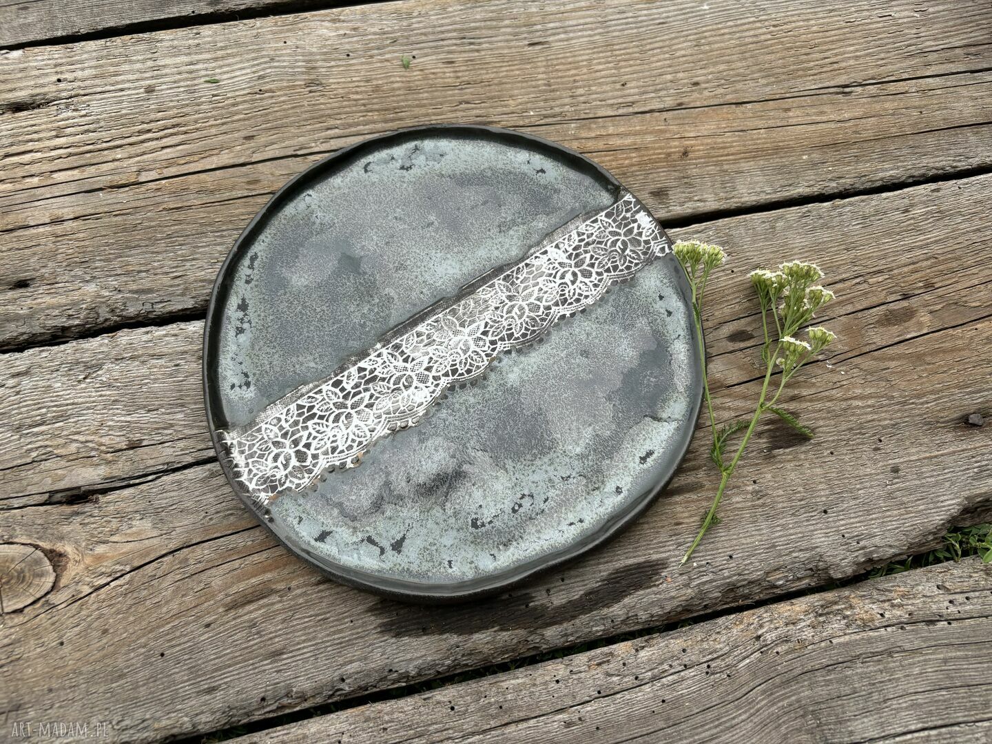 Podstawka na drobiazgi - czarny ceramiczny talerzyk ręcznie robiony (21 cm)