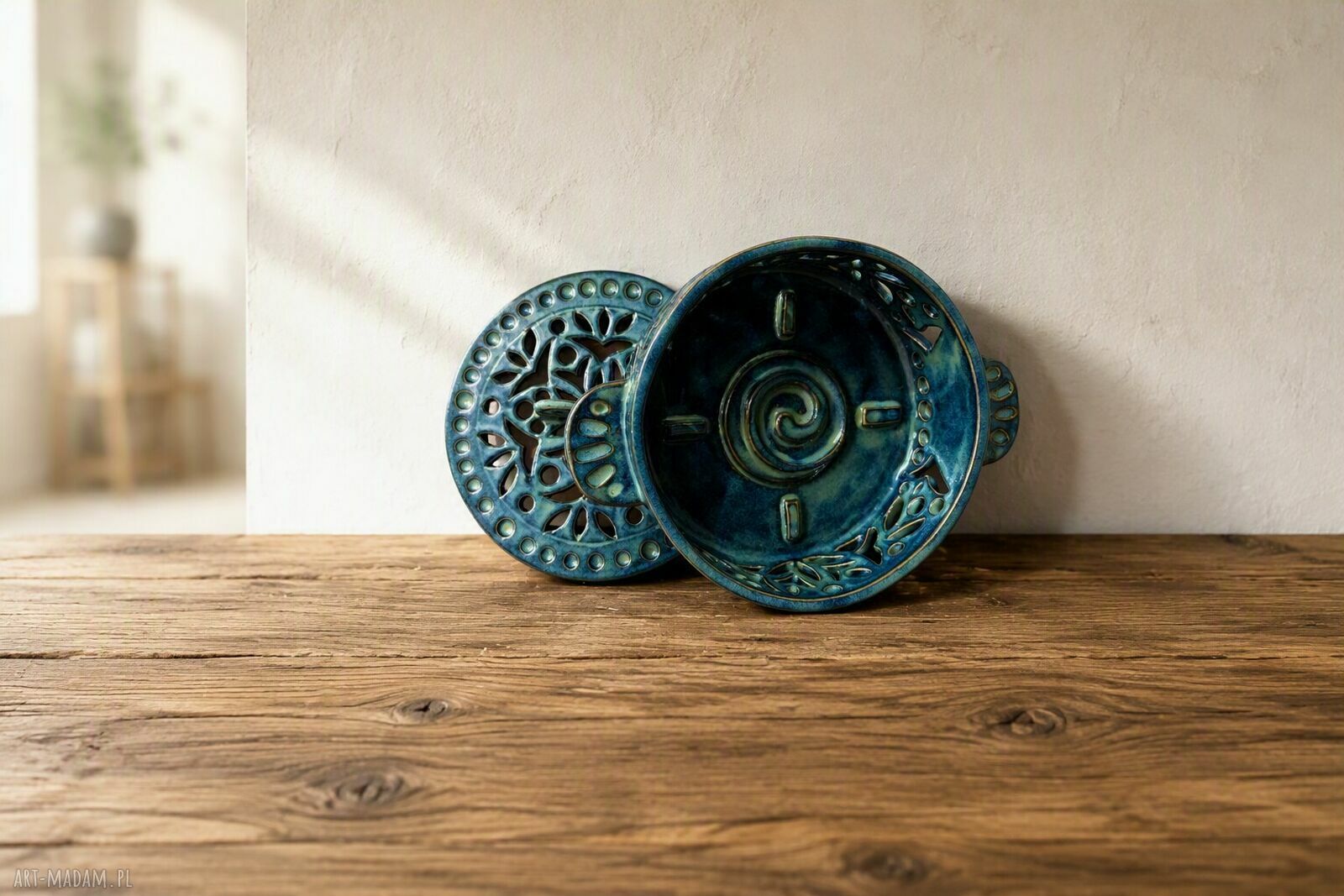 Granatowa ceramiczna podstawka na spiralę na komary