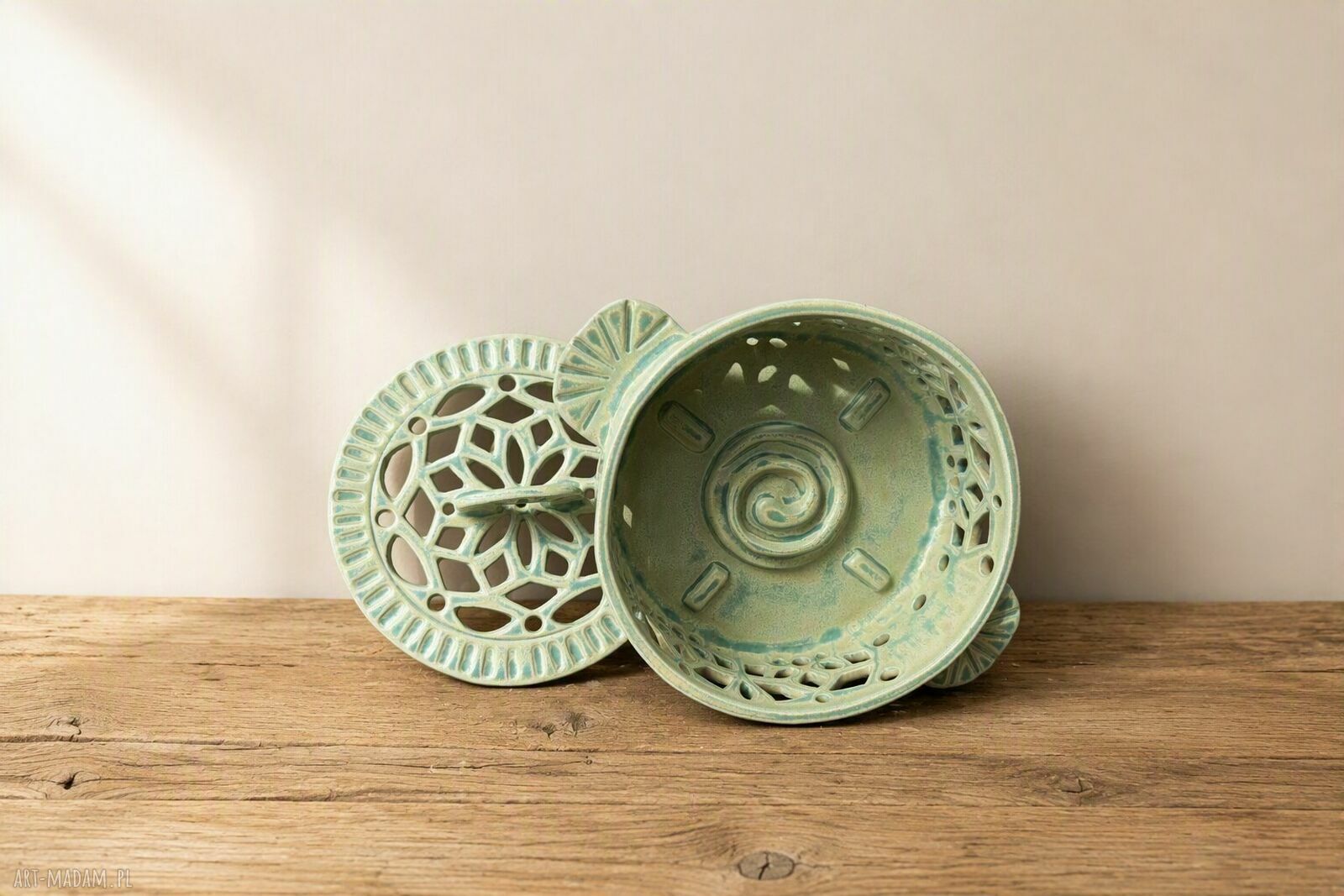 Turkusowa ceramiczna podstawka na spiralę na komary