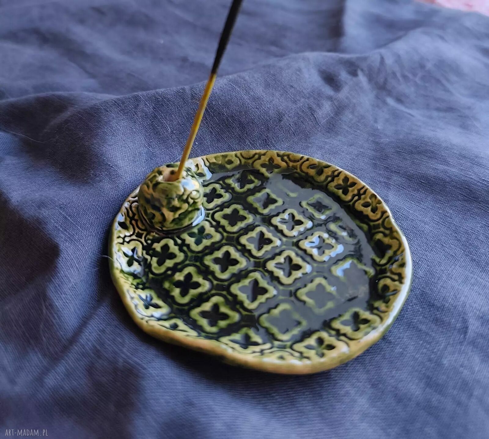 Ceramiczna podstawka pod kadzidło - rękodzieło do domu