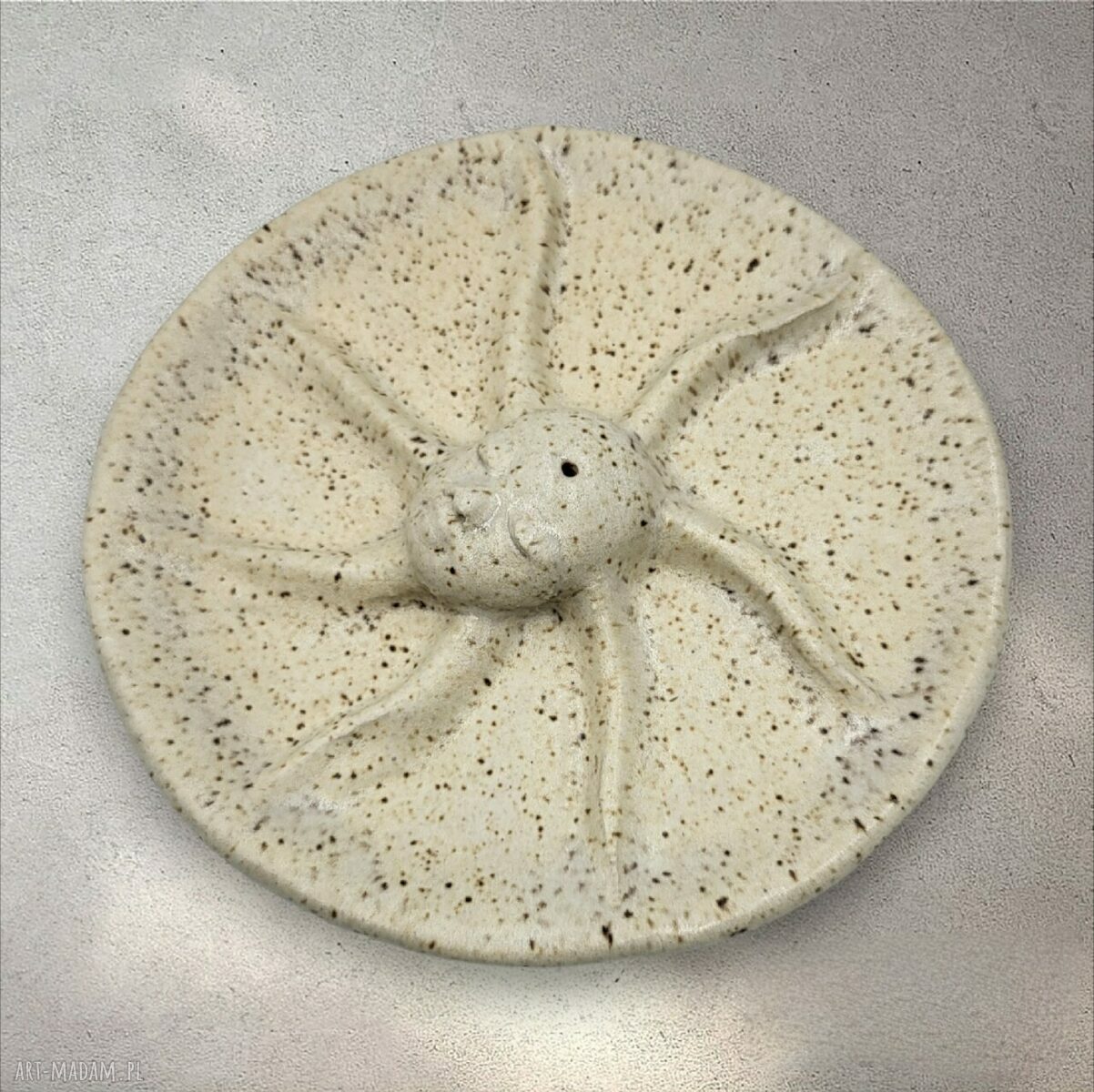 Podstawka pod kadzidło Słońce - ceramiczna dekoracja handmade w beżu