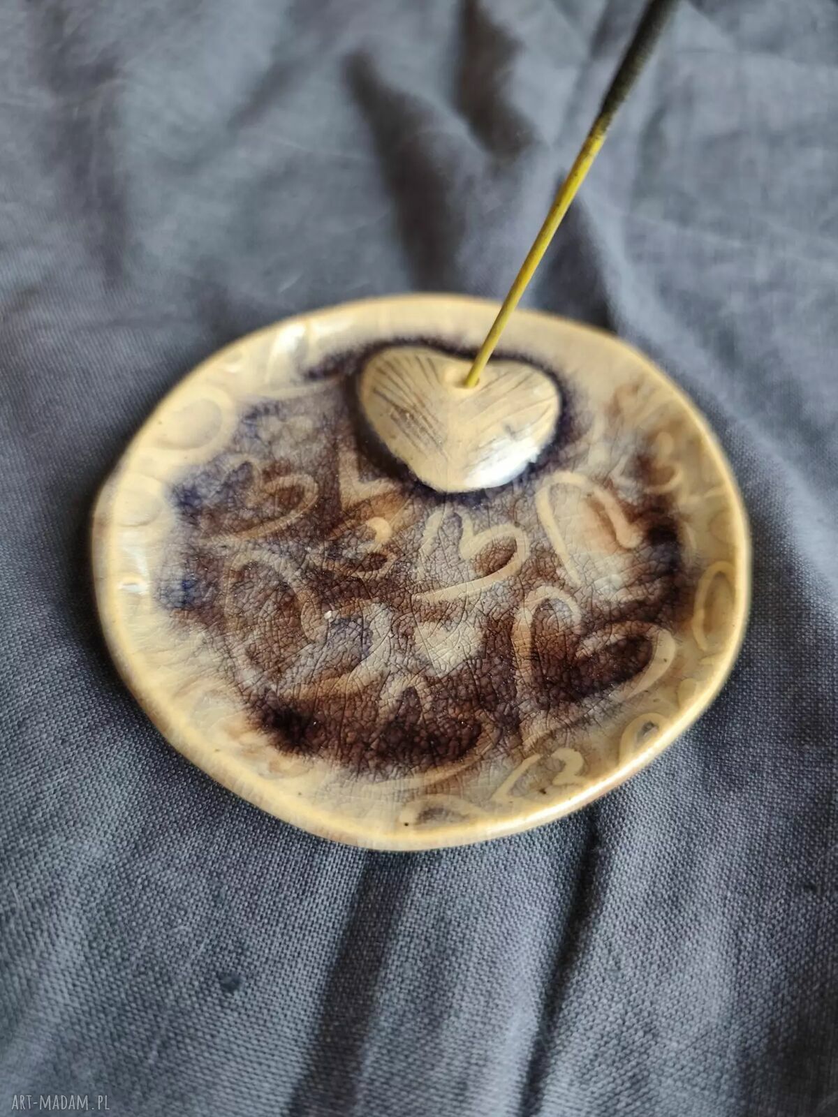 Ceramiczna podstawka pod kadzidło - rękodzieło do domu
