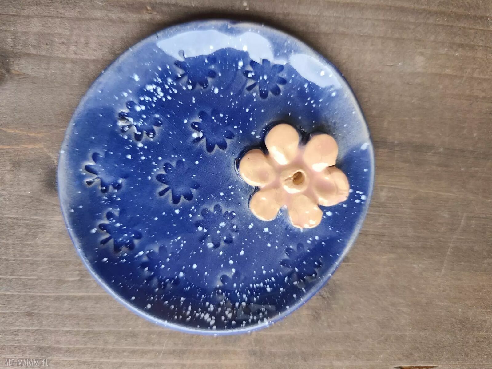 Ceramiczna podstawka pod kadzidło - rękodzieło do domu