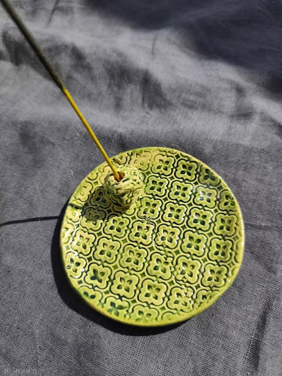 Ceramiczna podstawka pod kadzidło - rękodzieło do domu