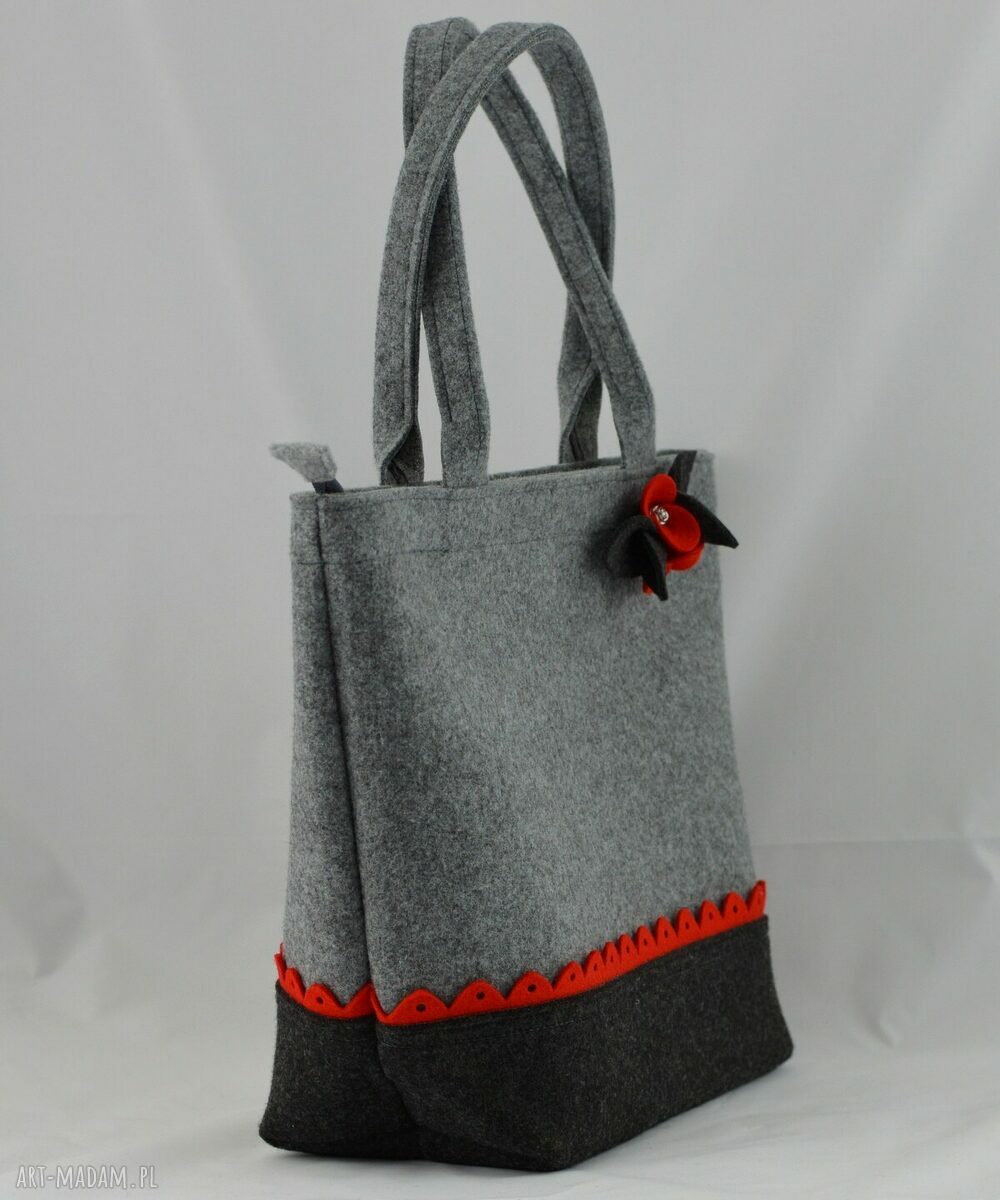 TOREBKA KUFEREK Z CZERWONĄ FALBANKĄ I BROSZKĄ Hand Made