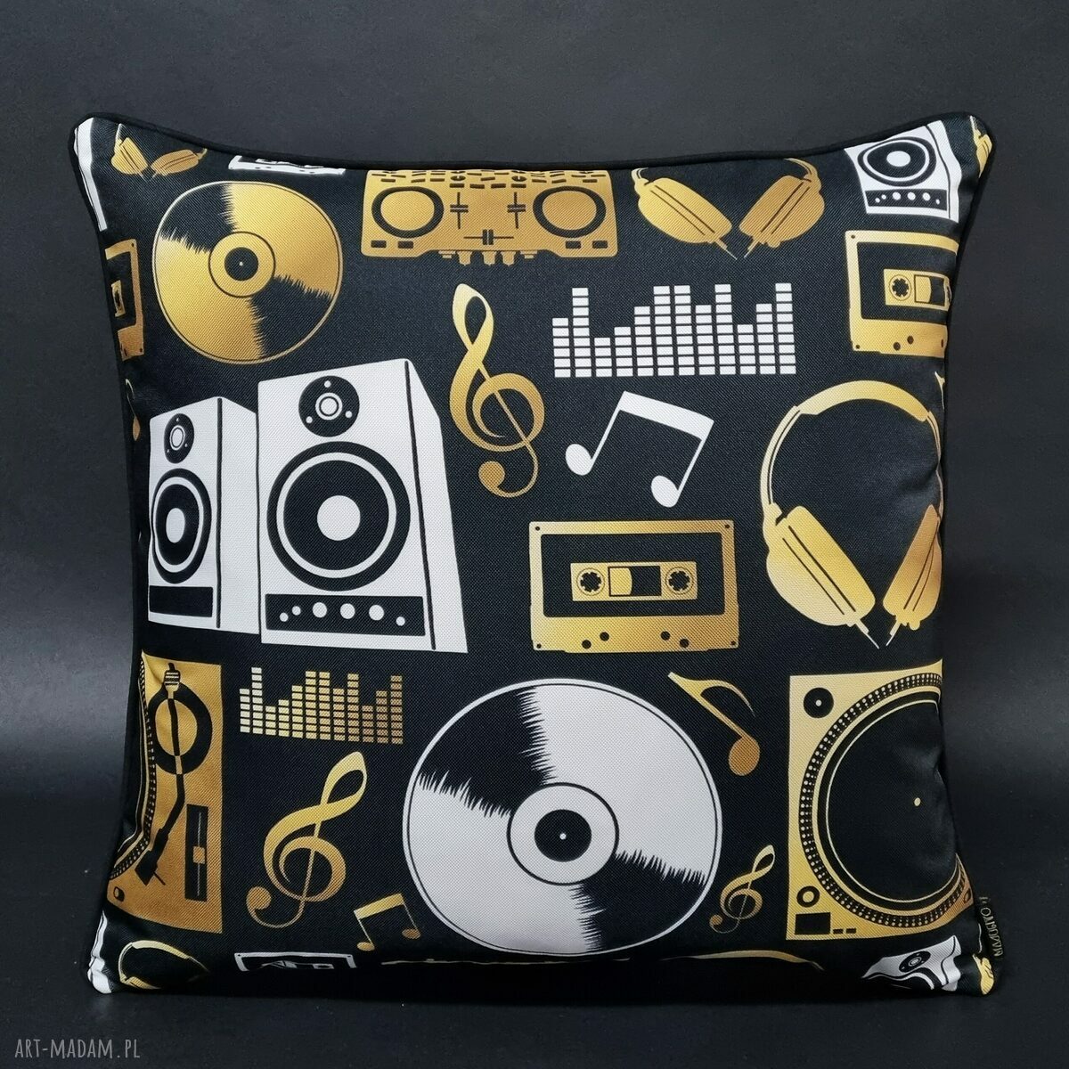 Poduszka dekoracyjna 45x45 DJ Music - muzyczny akcent do wnętrza