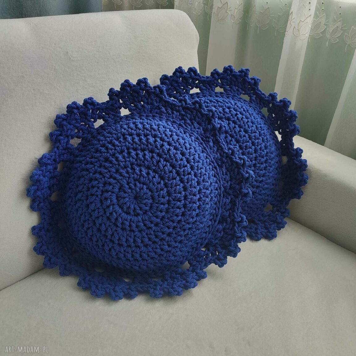 Okrągła, szydełkowana poduszka dekoracyjna ze sznurka 40 cm