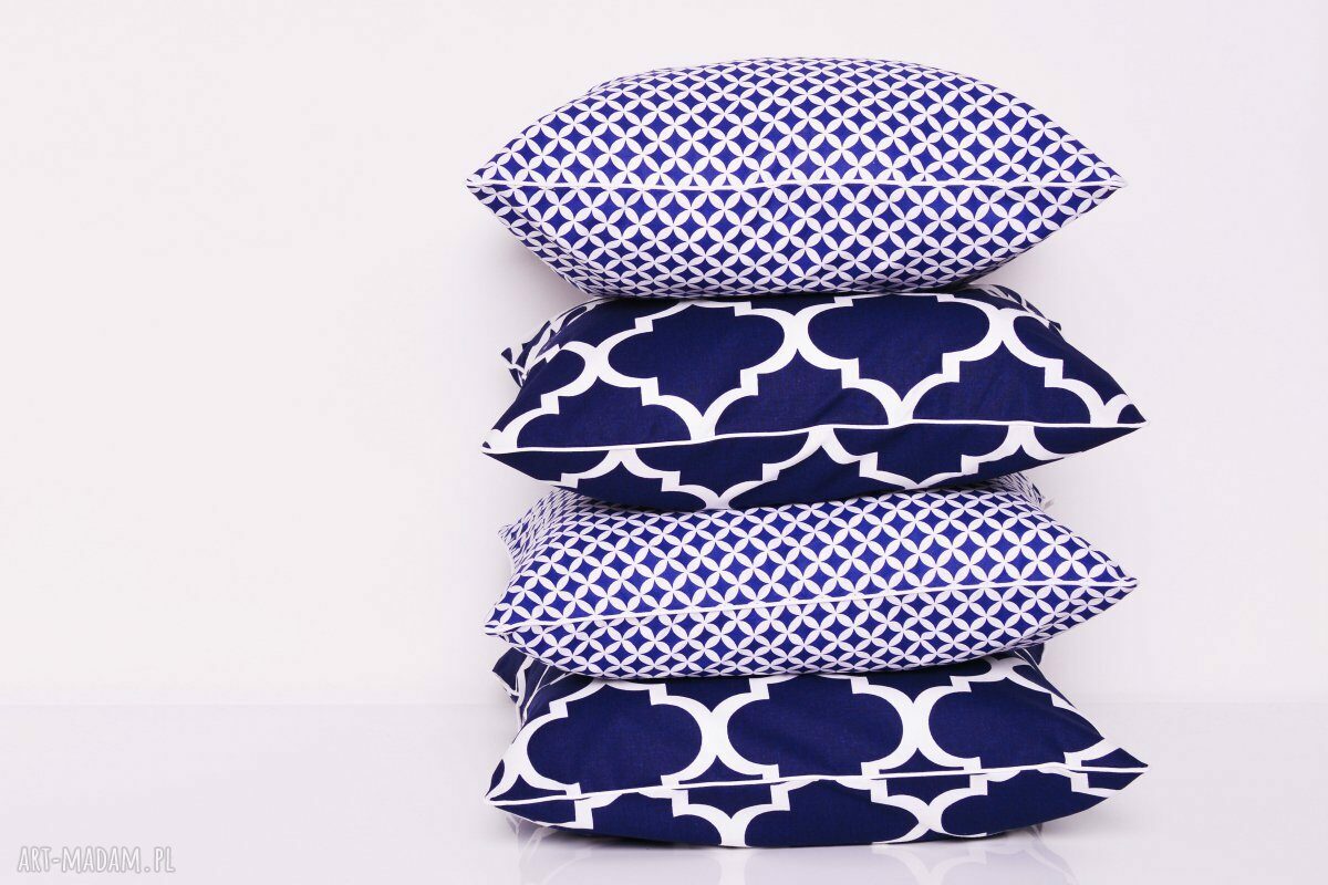 Poduszka FRESH NAVY BLUE 40x40 cm od Majunto - biało-granatowa