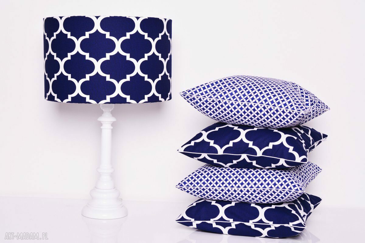 Poduszka FRESH NAVY BLUE 40x40 cm od Majunto - biało-granatowa