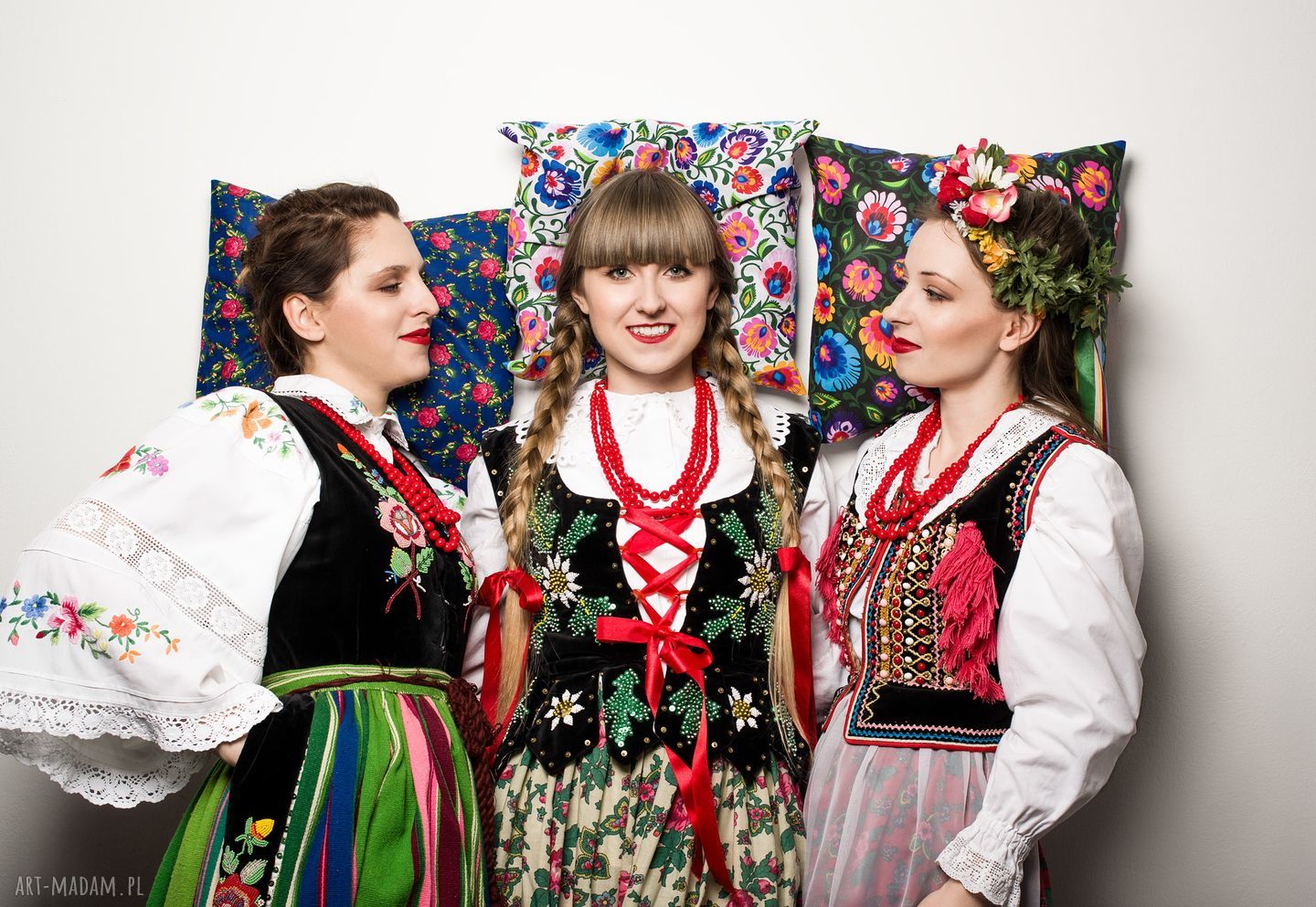 Poduszka KWIATY - folklorowy wzór kwiatów, ręczne szycie 40x40