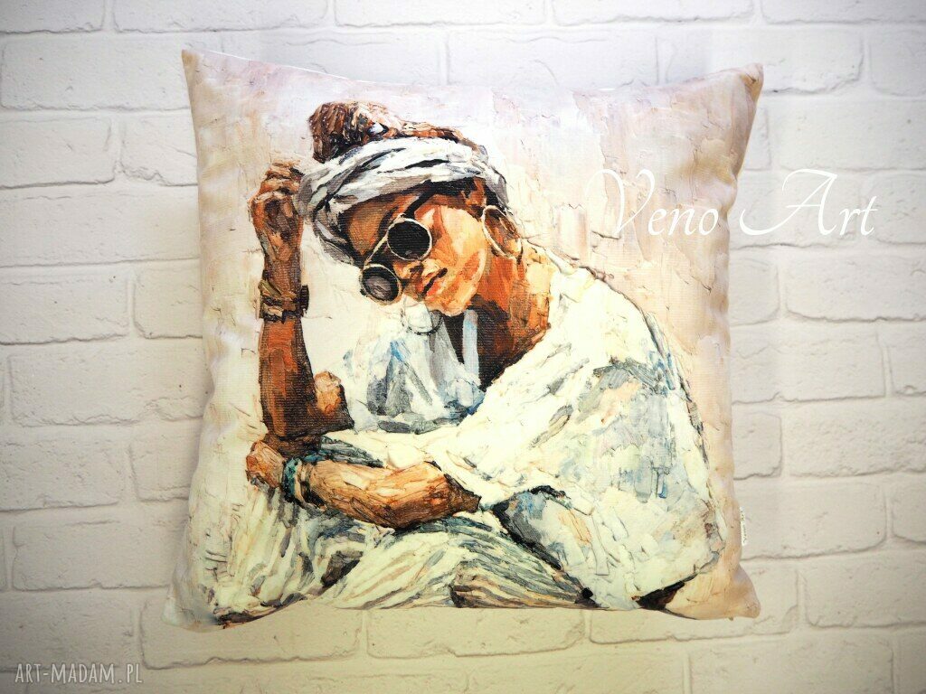 Poduszka dekoracyjna „Odważna Podróżniczka” 45x45