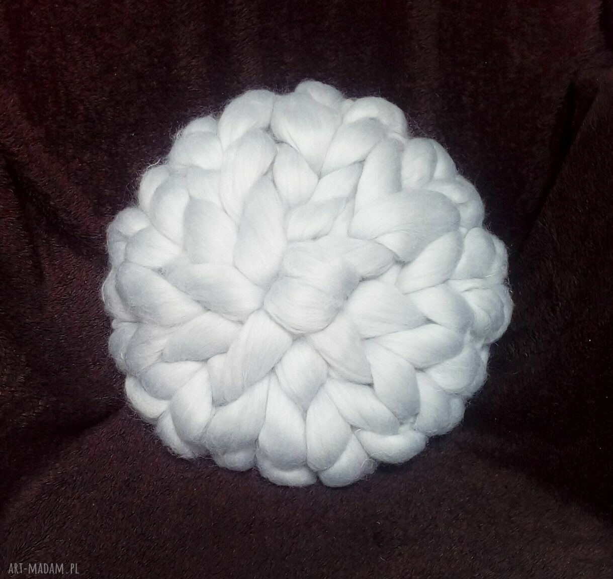 Okrągła poduszka z merynosa - ręcznie pleciona z wełny czesankowej (35 cm)