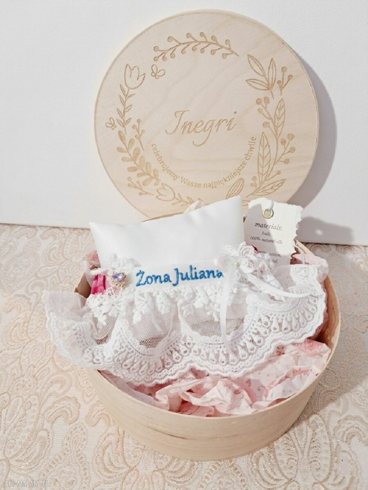 Podwiązka ślubna z jedwabiu naturalnego z personalizowanym haftem