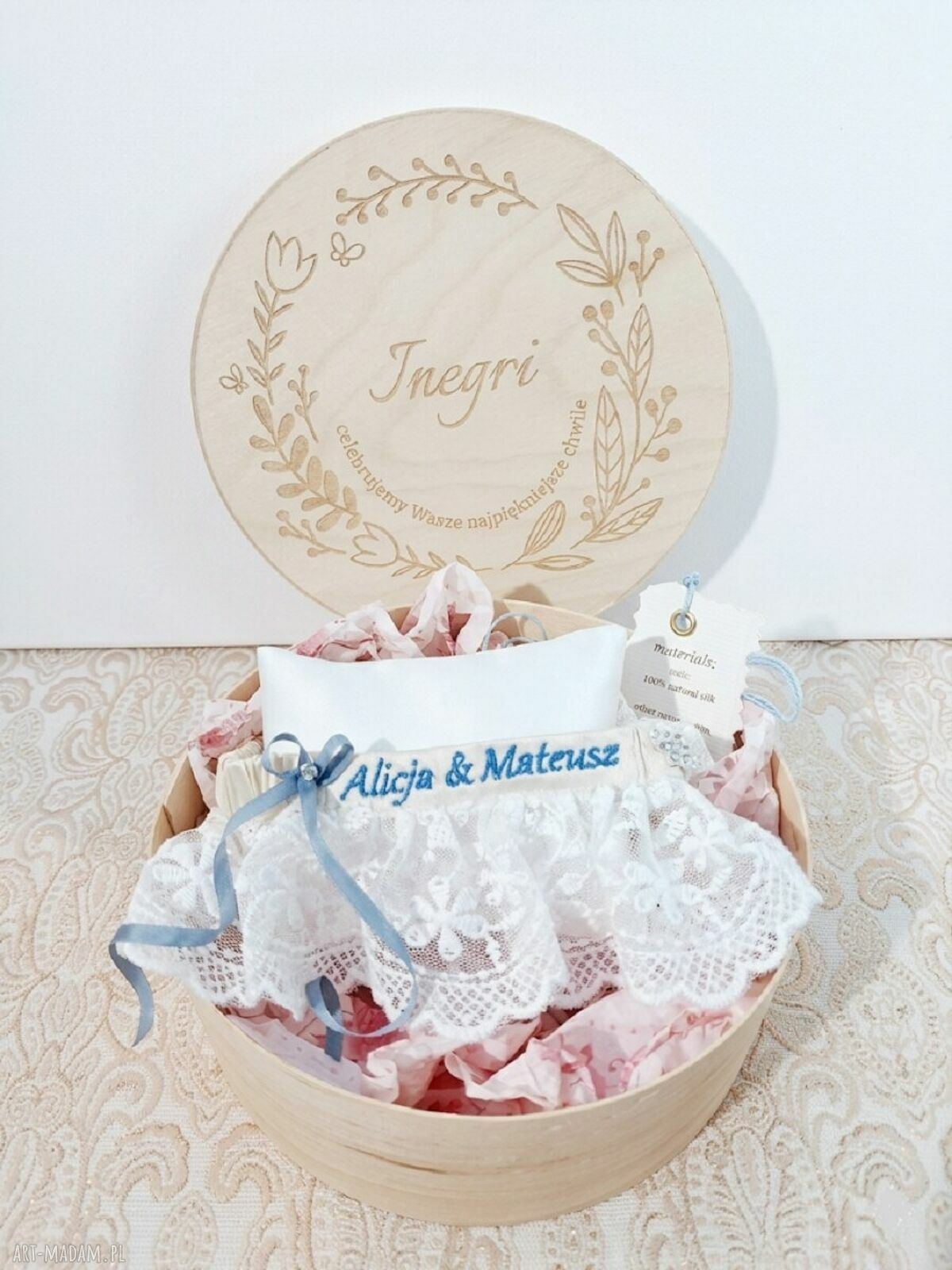 Jedwabna podwiązka ślubna z personalizowanym haftem