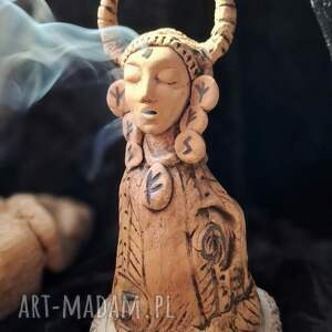 ceramiczny kominek zapachowy - rzeźba kadzielnica szamanka