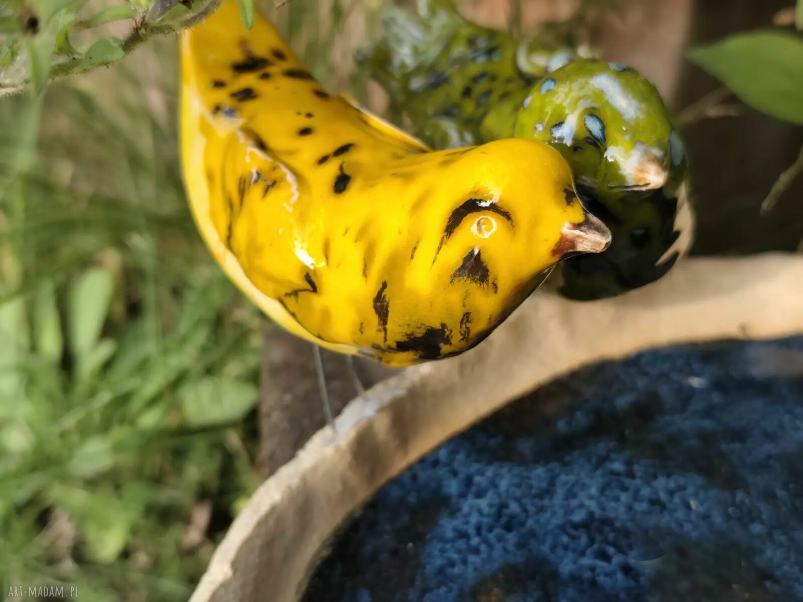 Ręcznie robione ceramiczne poidło ogrodowe z parą ptaszków