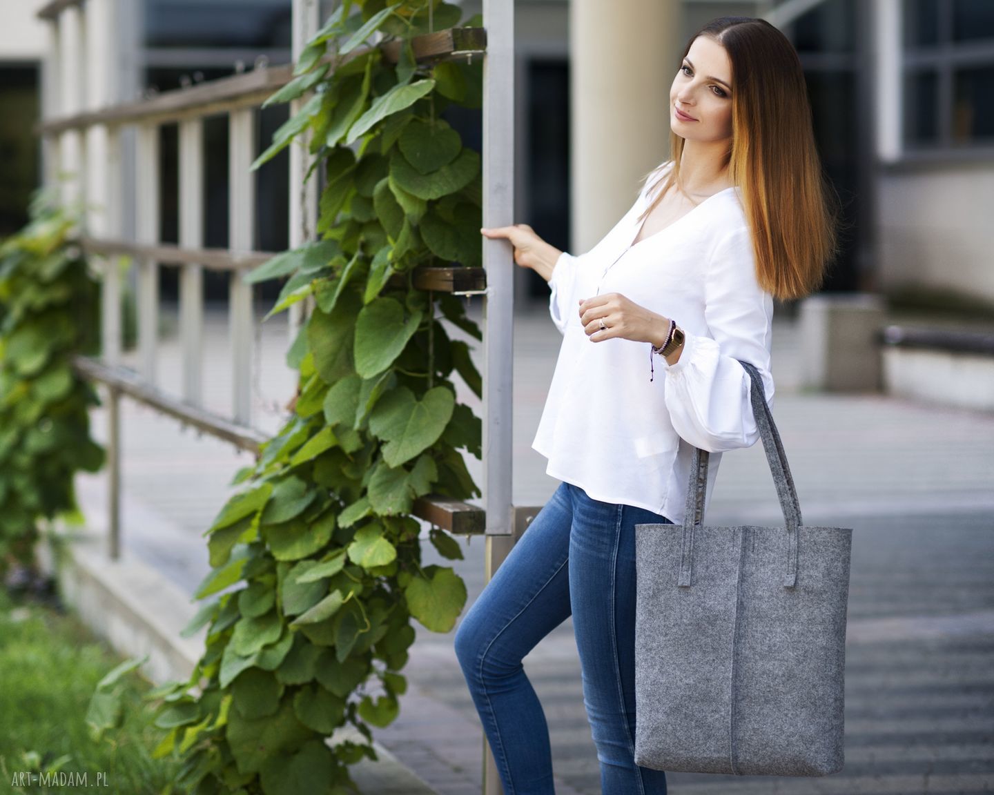 Duża szara torebka filcowa na ramię minimalizm