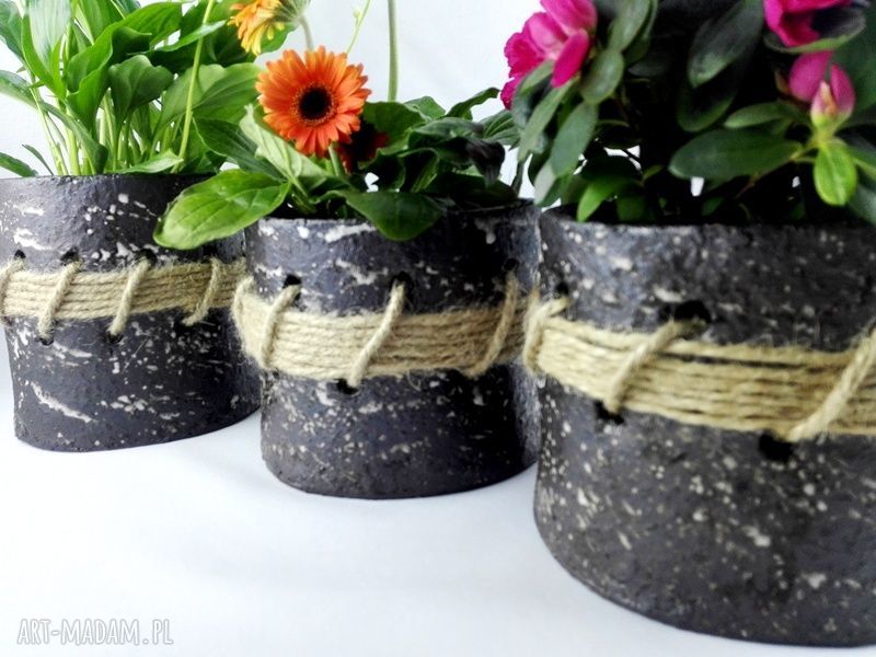 Pojemnik ceramiczny poLEPIONE - ręcznie lepiona osłonka na doniczkę (ciemny brąz)
