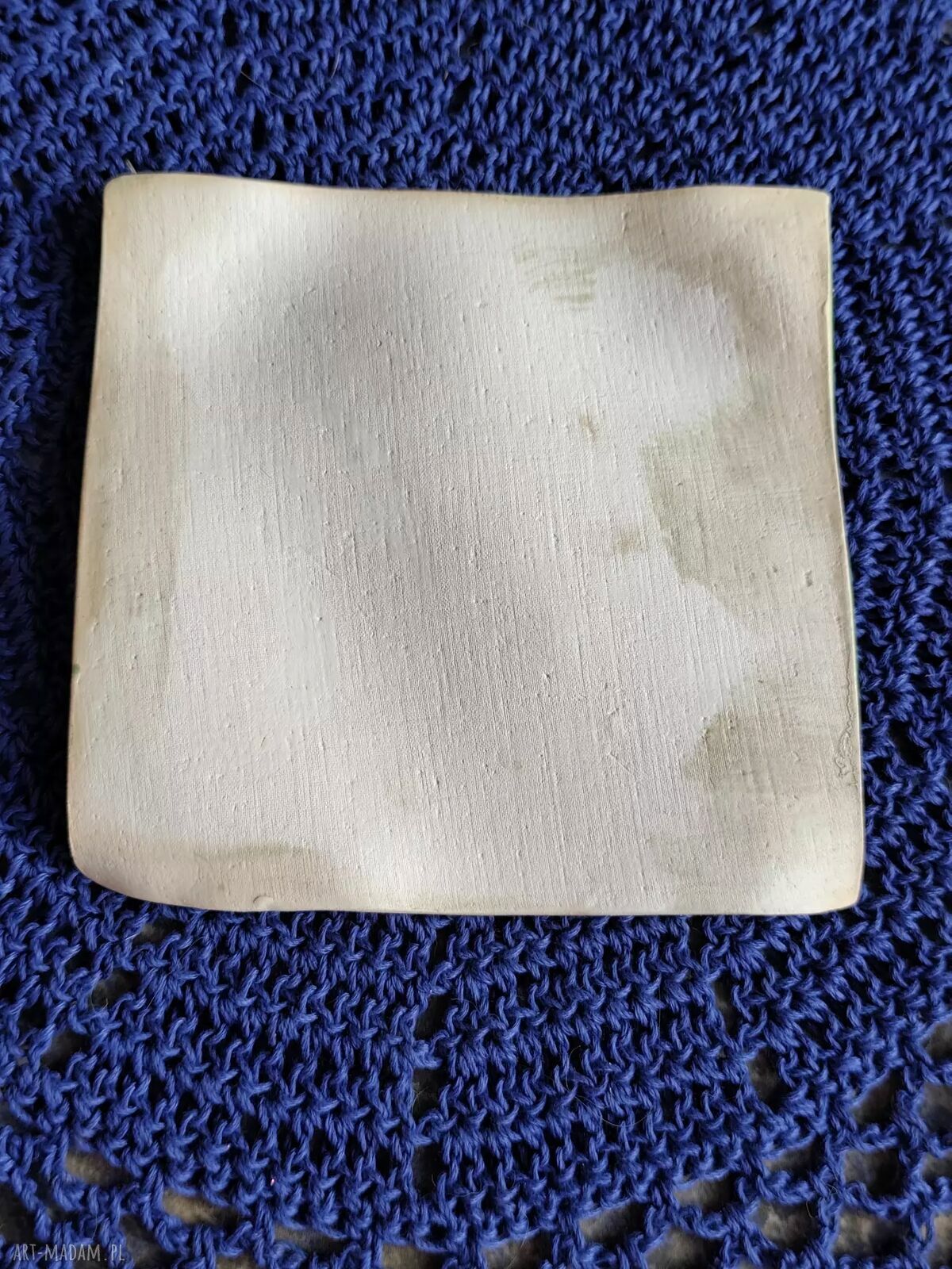 Kwadratowy pojemnik ceramiczny na biżuterię