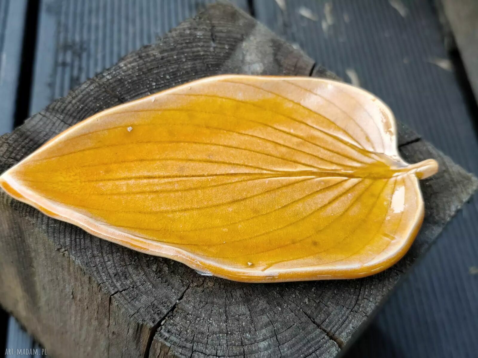 Pojemnik ceramiczny w kształcie liścia