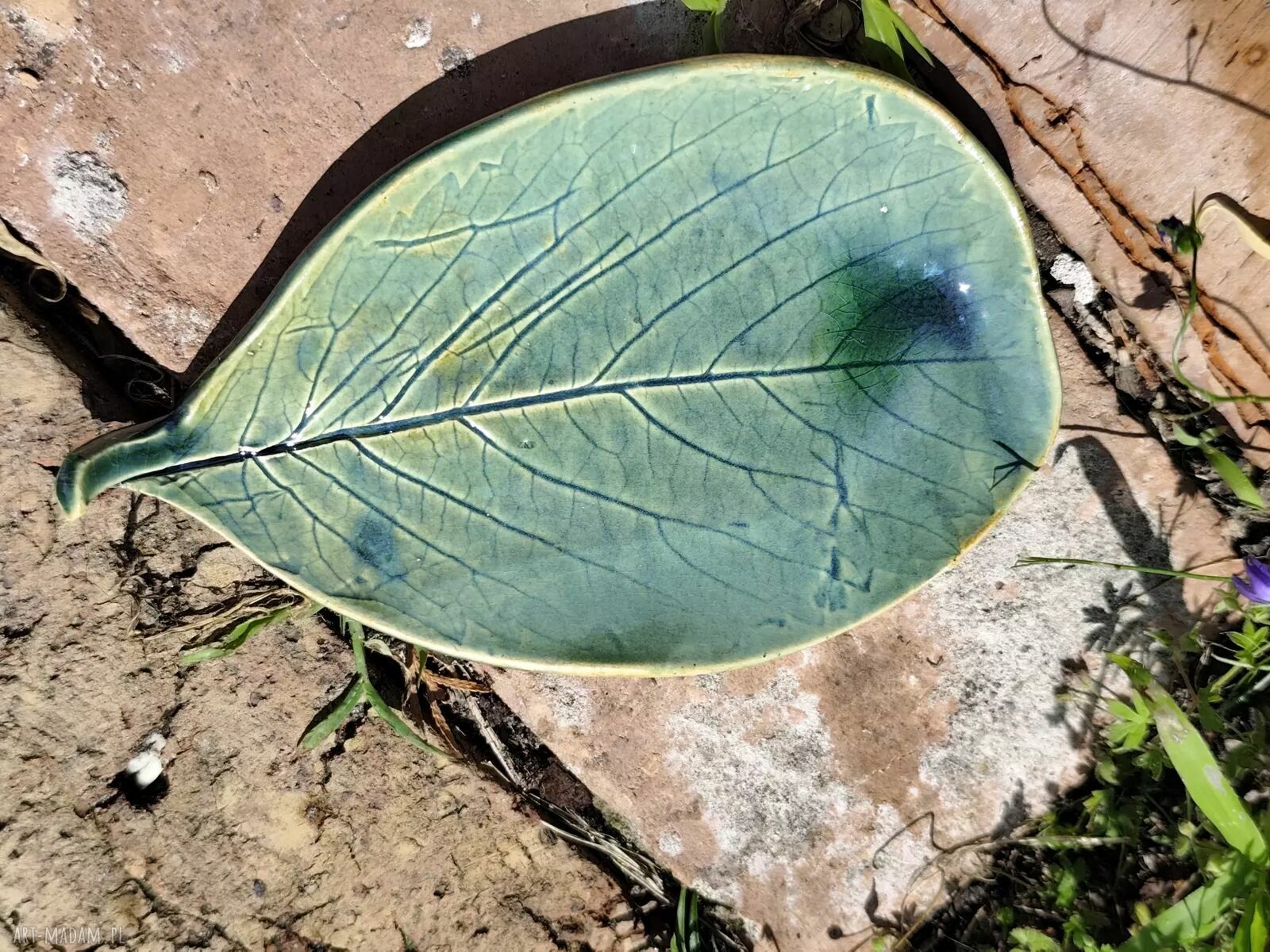 Pojemnik ceramiczny na biżuterię lub miseczka z motywem liścia