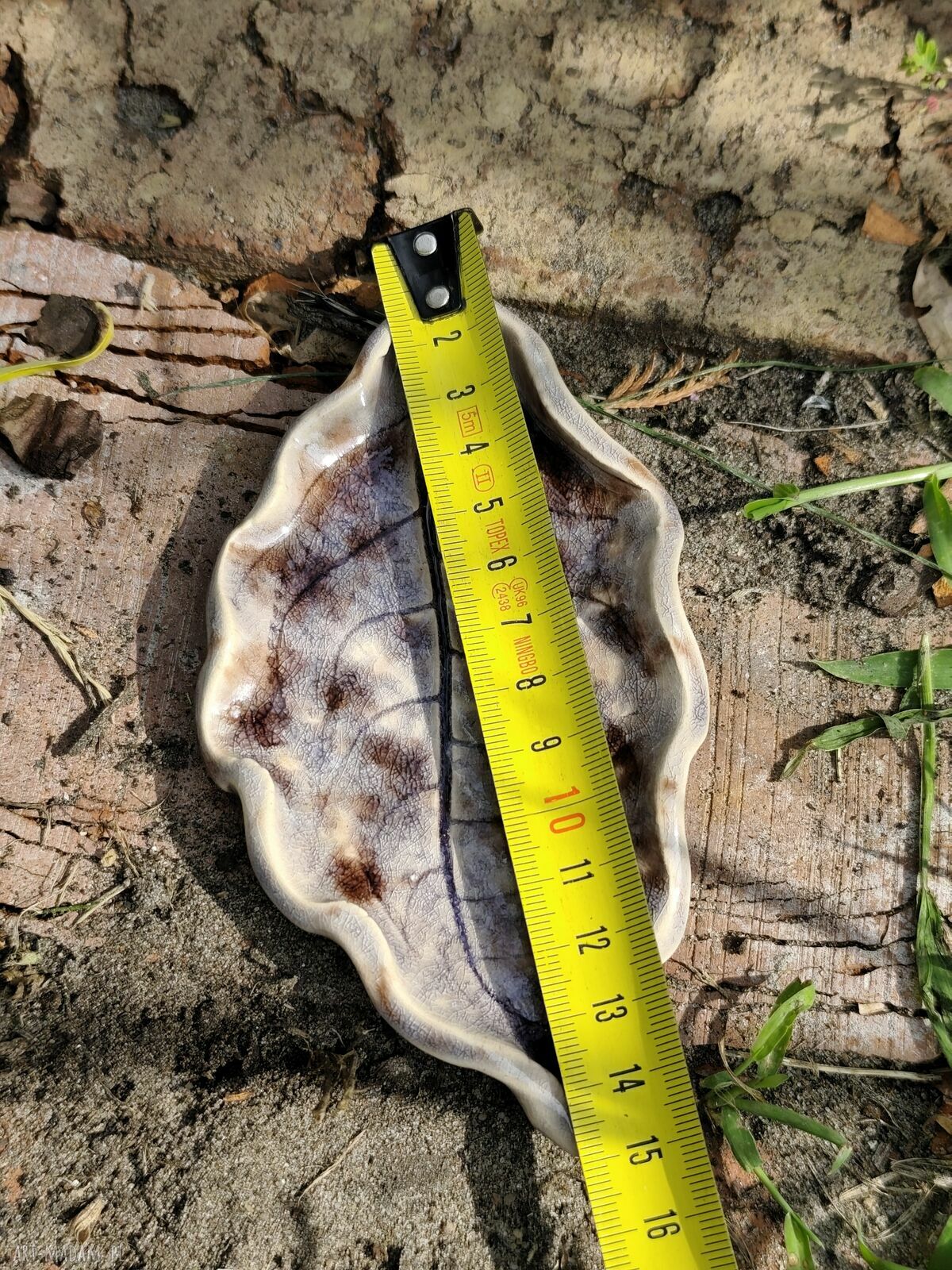Ceramiczny pojemnik na biżuterię w kształcie liścia