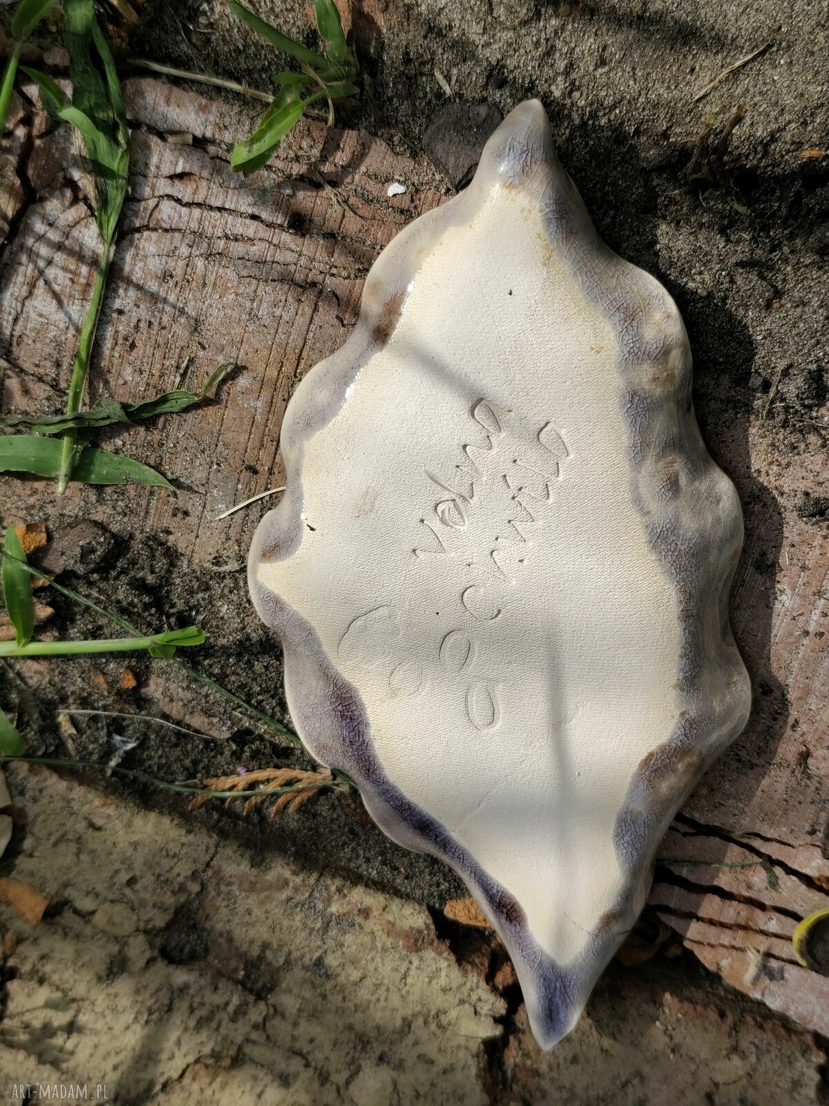 Ceramiczny pojemnik na biżuterię w kształcie liścia