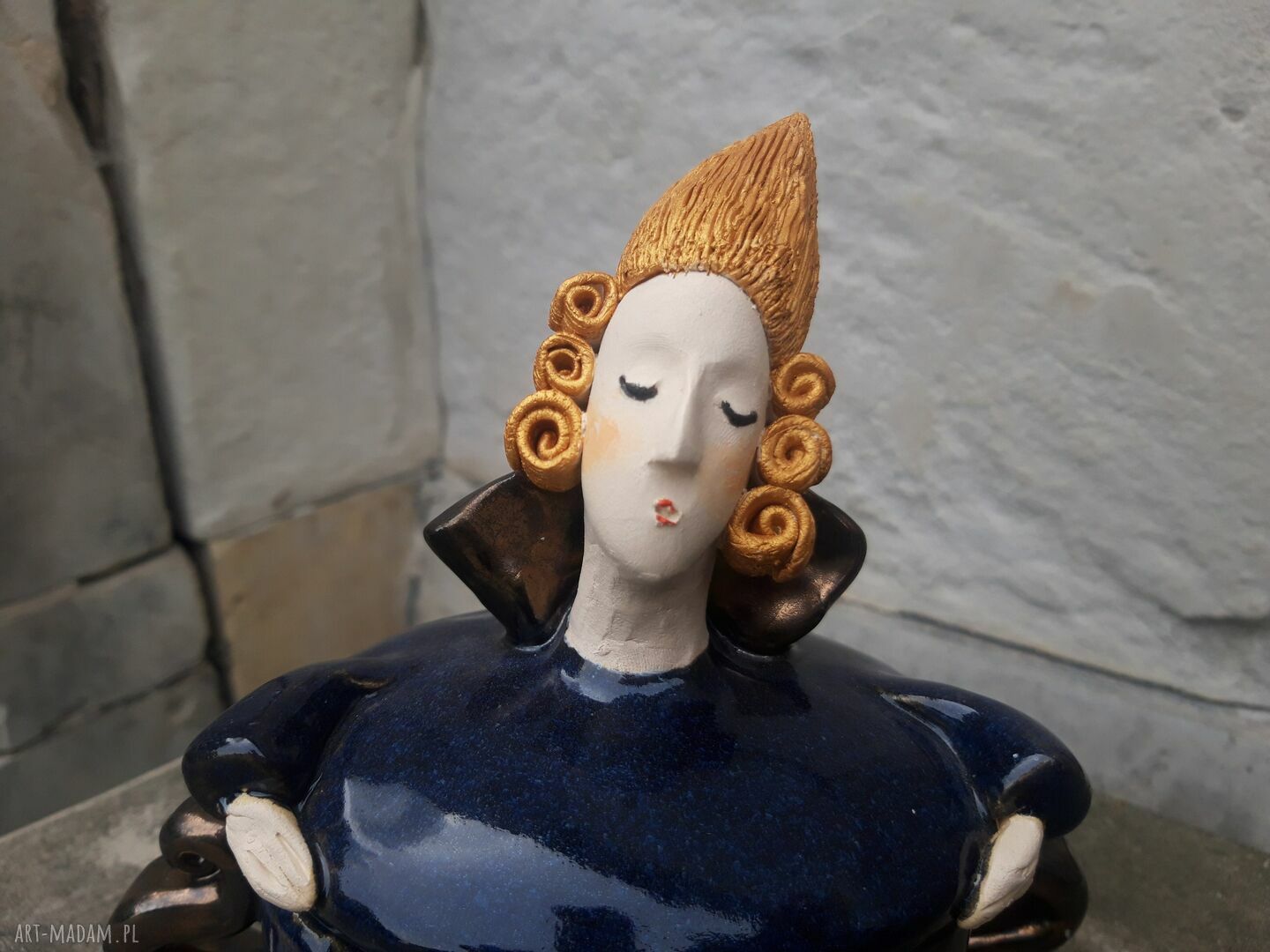 Pojemnik na biżuterię z przykrywką - ceramiczna ozdoba i organizacja w jednym
