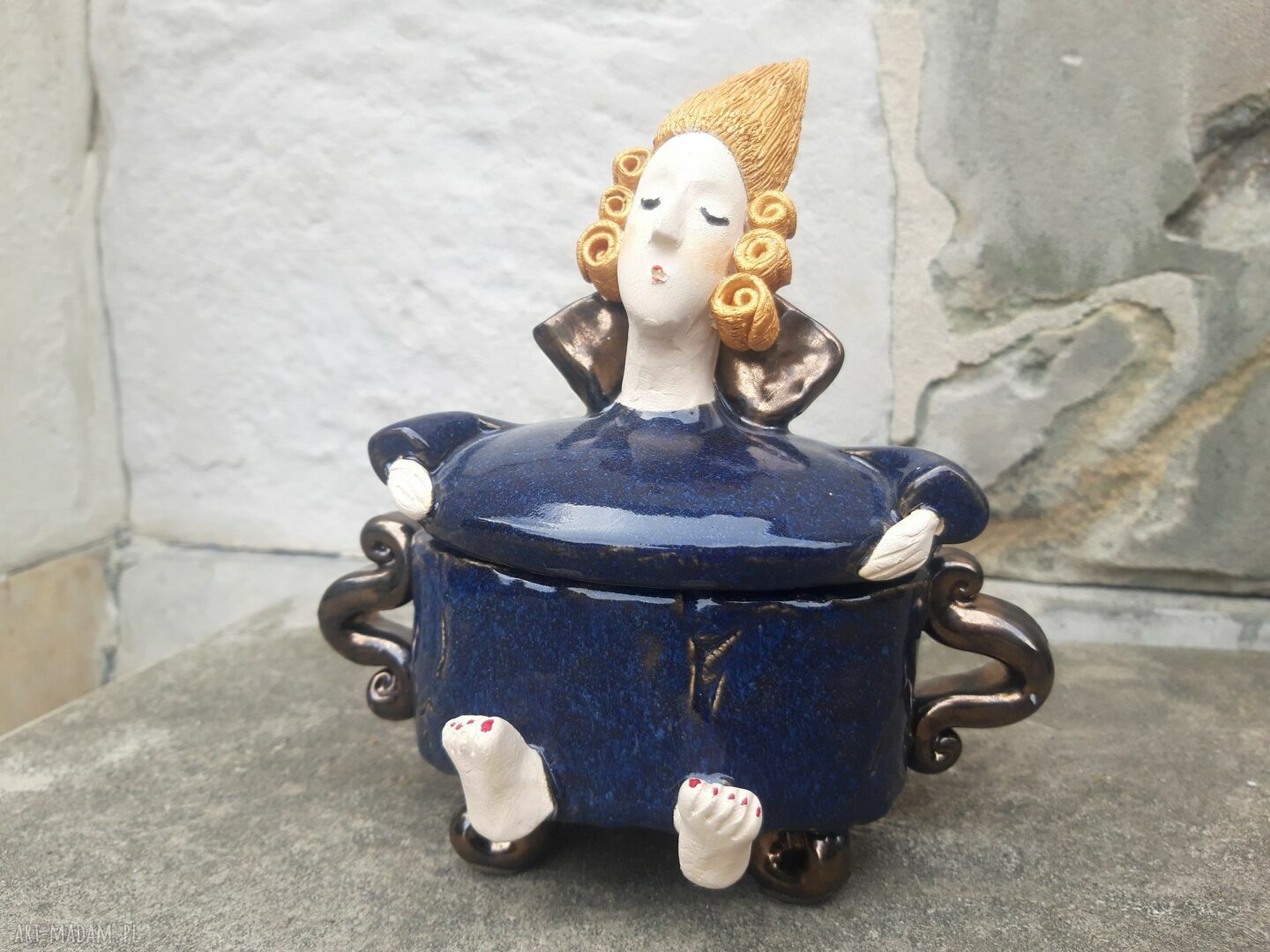 Pojemnik na biżuterię z przykrywką - ceramiczna ozdoba i organizacja w jednym