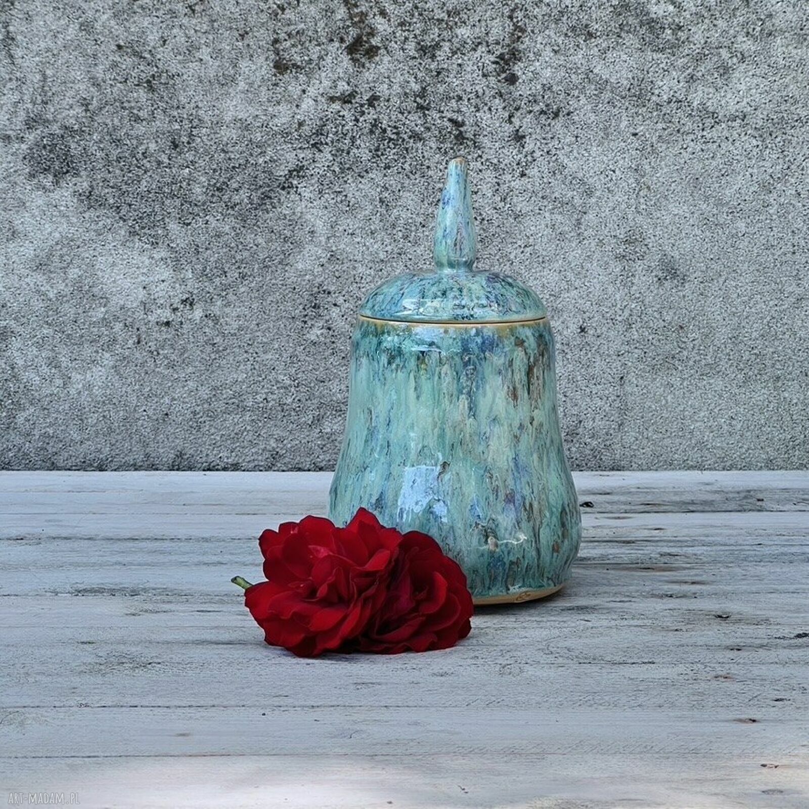 Pojemnik z pokrywką w szałwiowej ceramice - do kuchni i na prezent