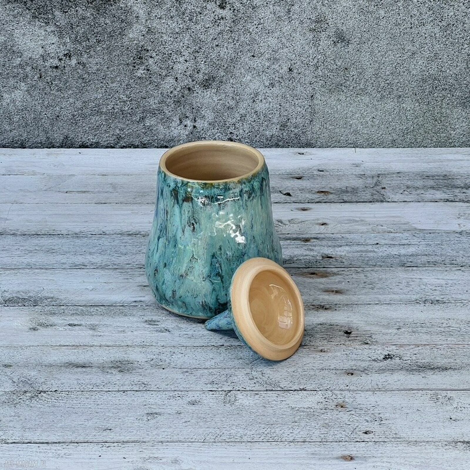 Pojemnik z pokrywką w szałwiowej ceramice - do kuchni i na prezent