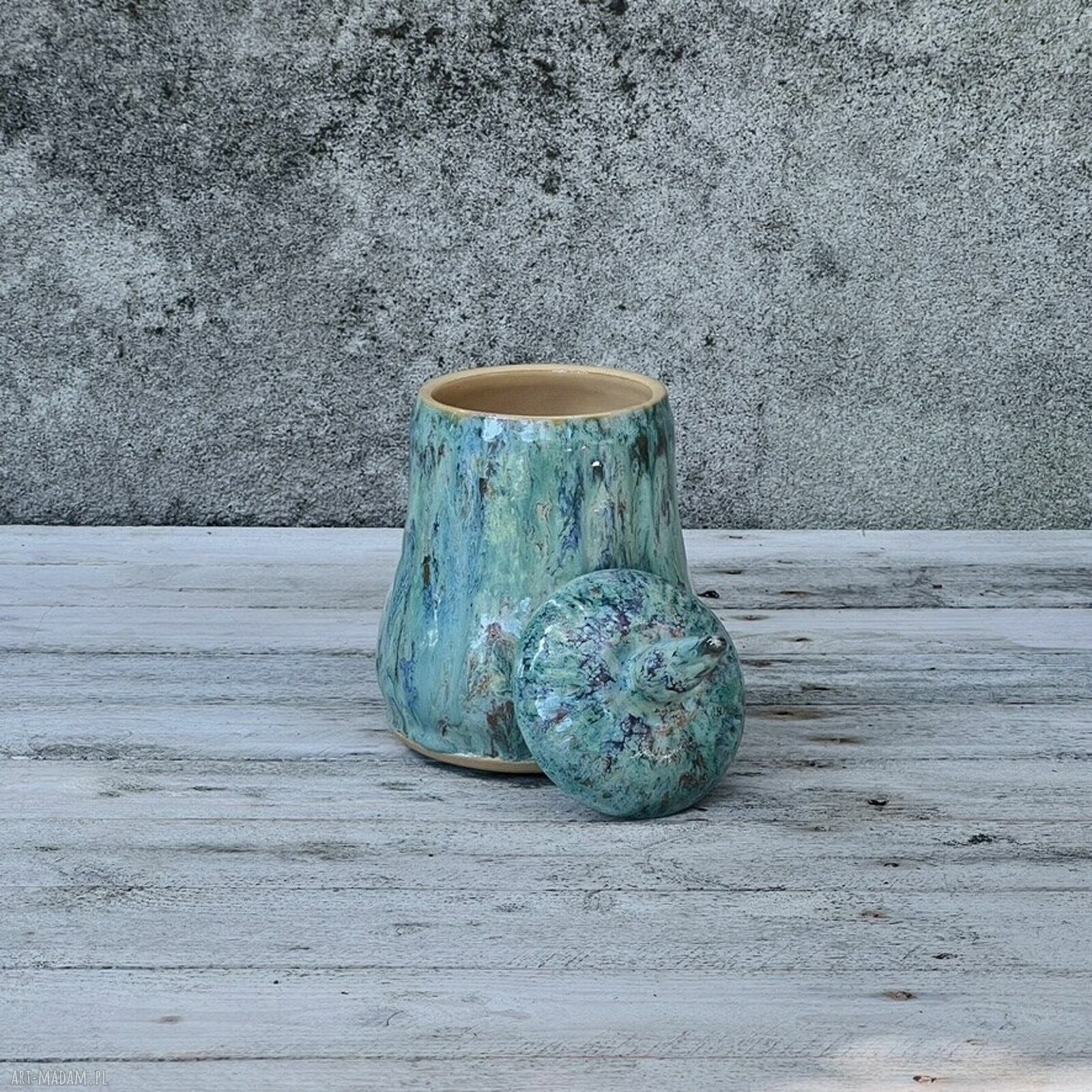 Pojemnik z pokrywką w szałwiowej ceramice - do kuchni i na prezent