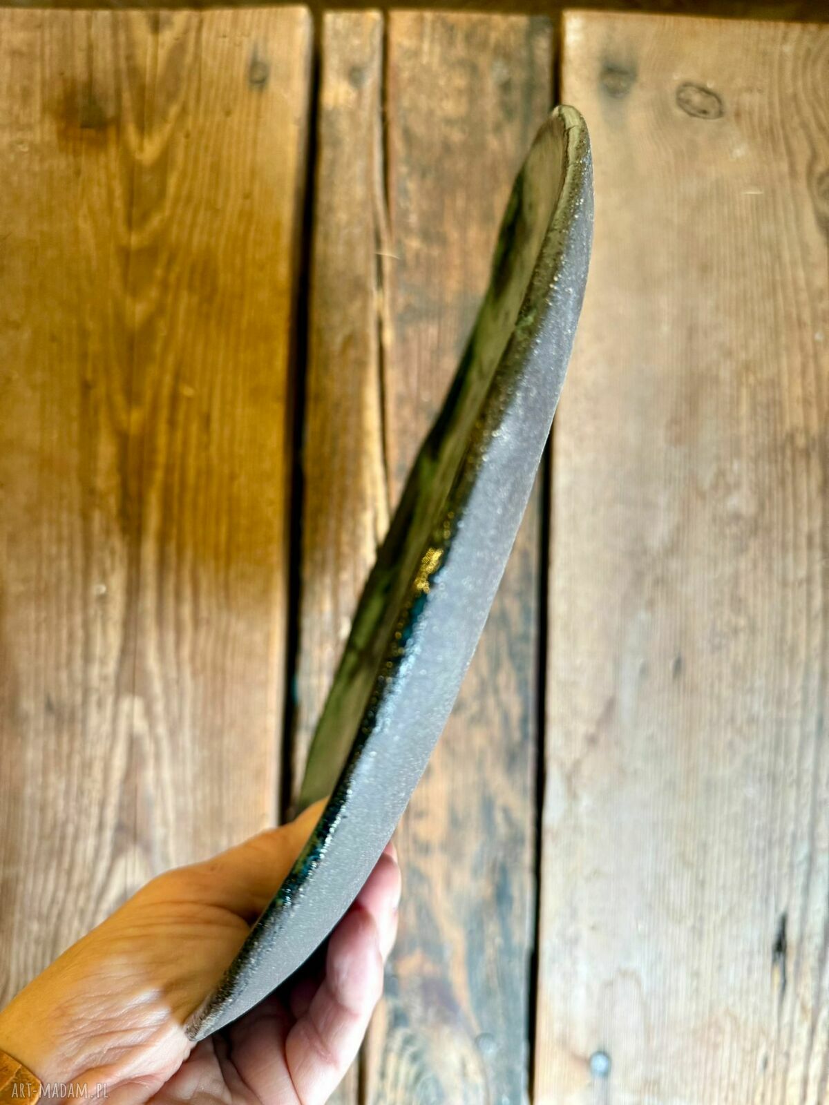 Patera ceramiczna handmade z czarnej gliny - granatowy połysk i 27 cm średnicy