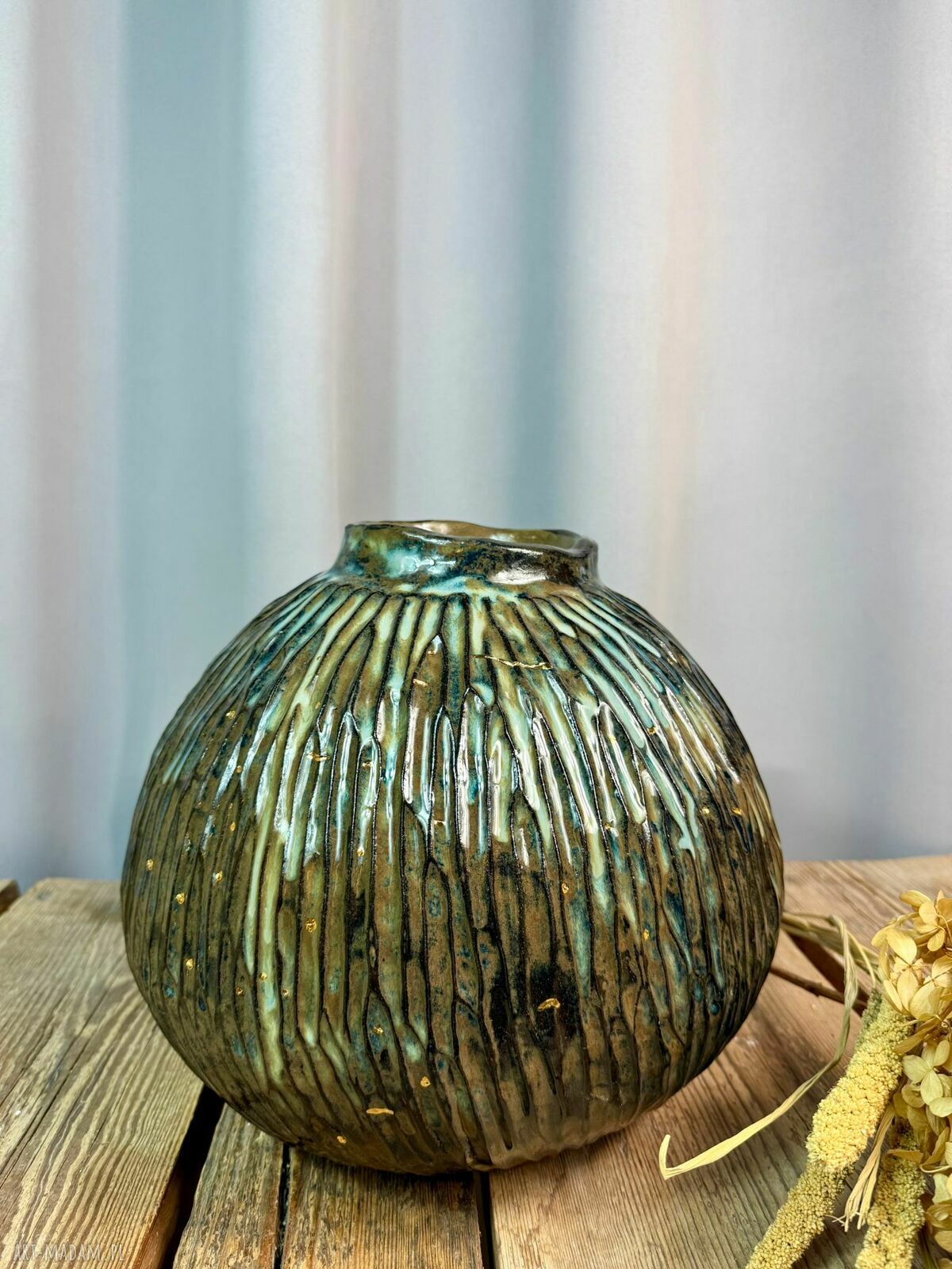 Wazon ceramiczny 'Deep Lines' - ręcznie rzeźbiony unikat
