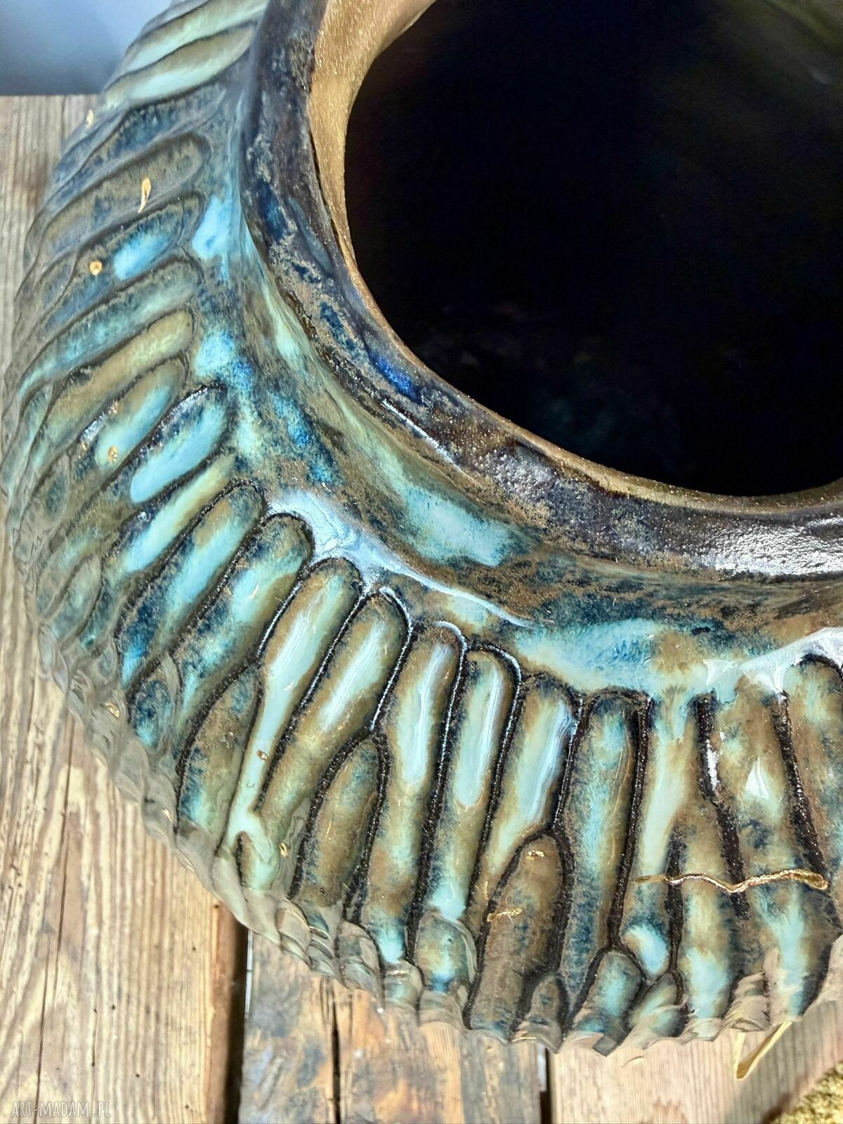 Wazon ceramiczny 'Deep Lines' - ręcznie rzeźbiony unikat