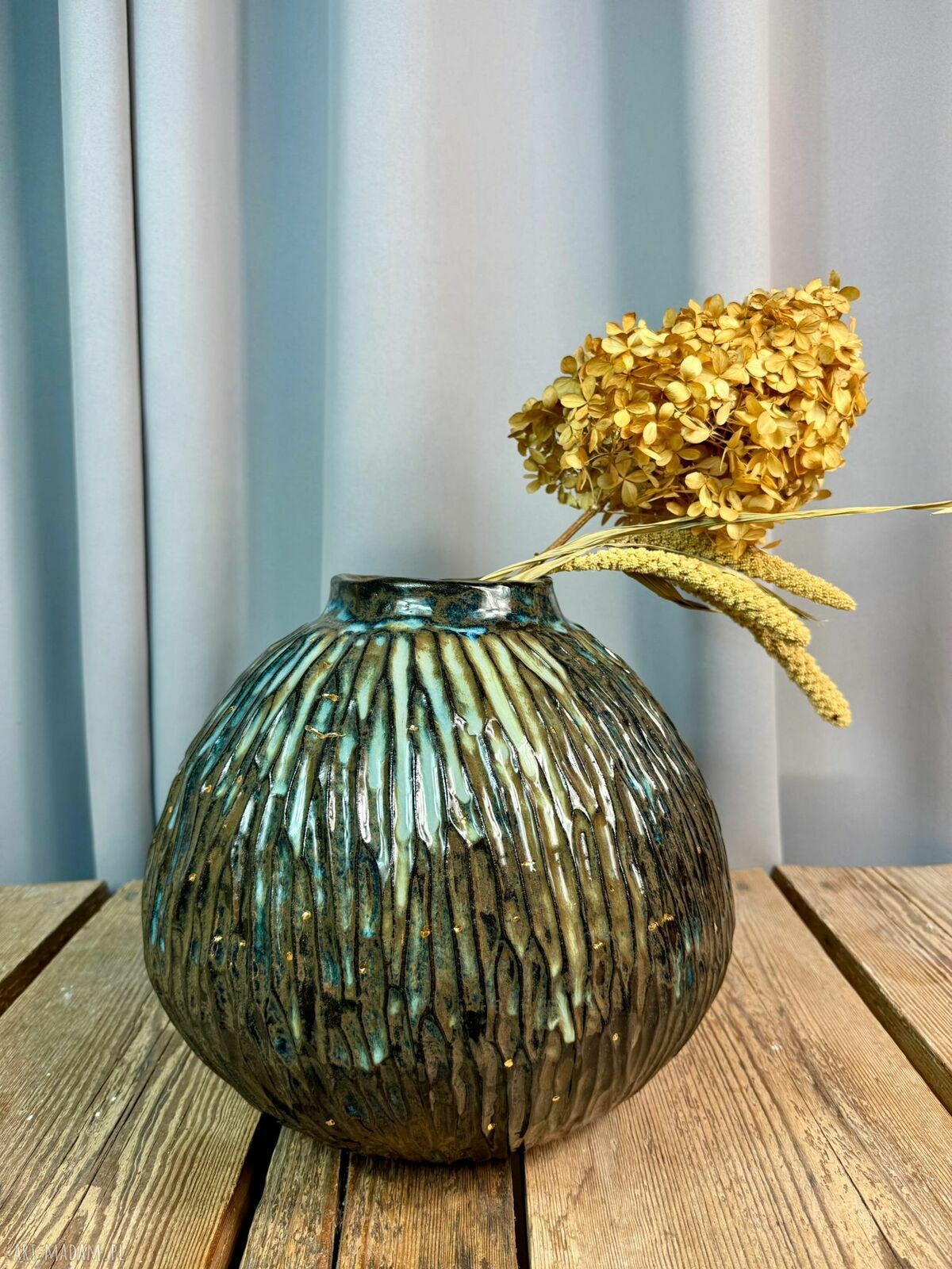 Wazon ceramiczny 'Deep Lines' - ręcznie rzeźbiony unikat