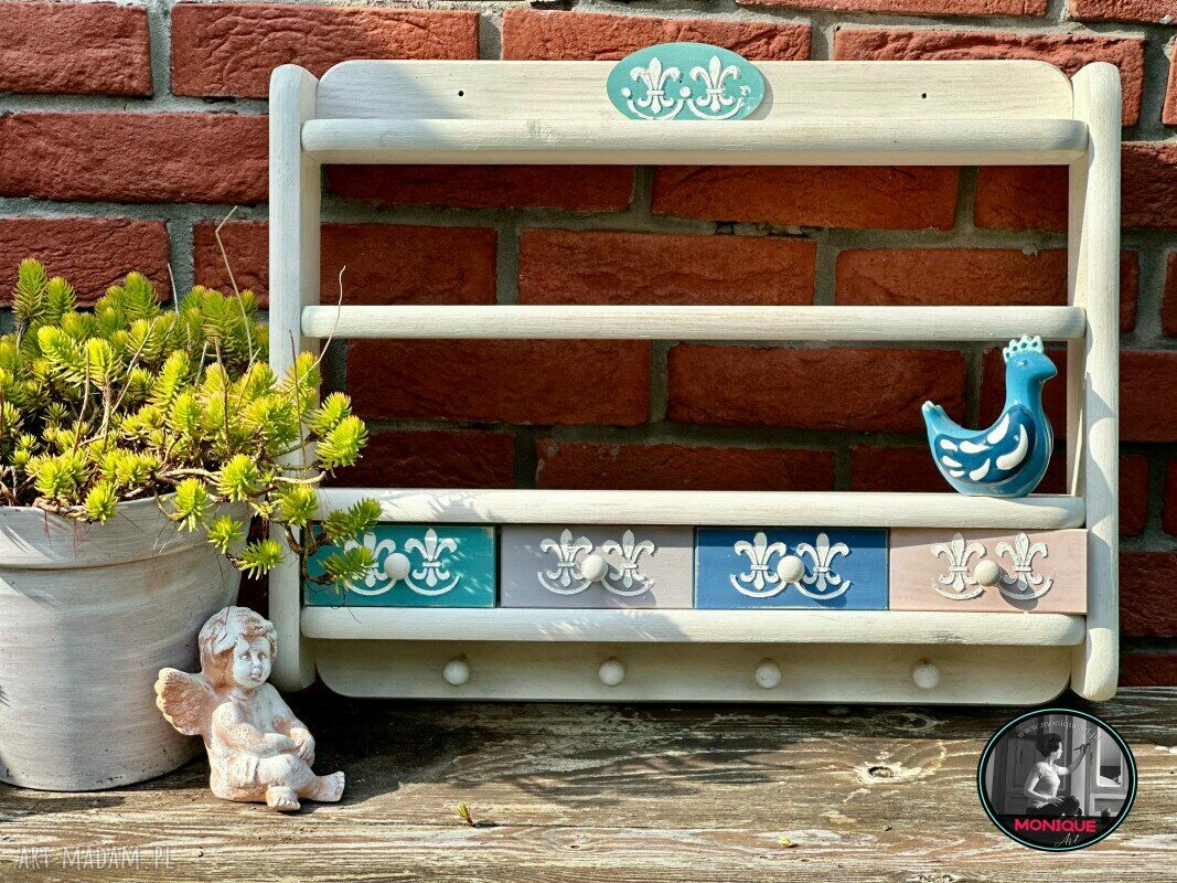 Półka drewniana shabby chic na przyprawy i talerze - pastelowe szufladki