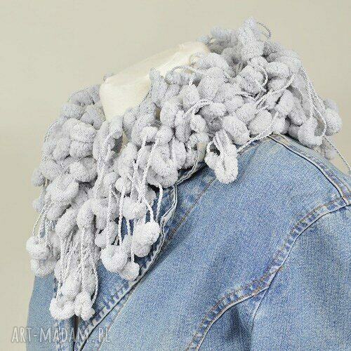 pom-pon scarf - szary