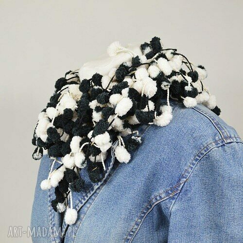 pom-pon scarf - czarno-biały