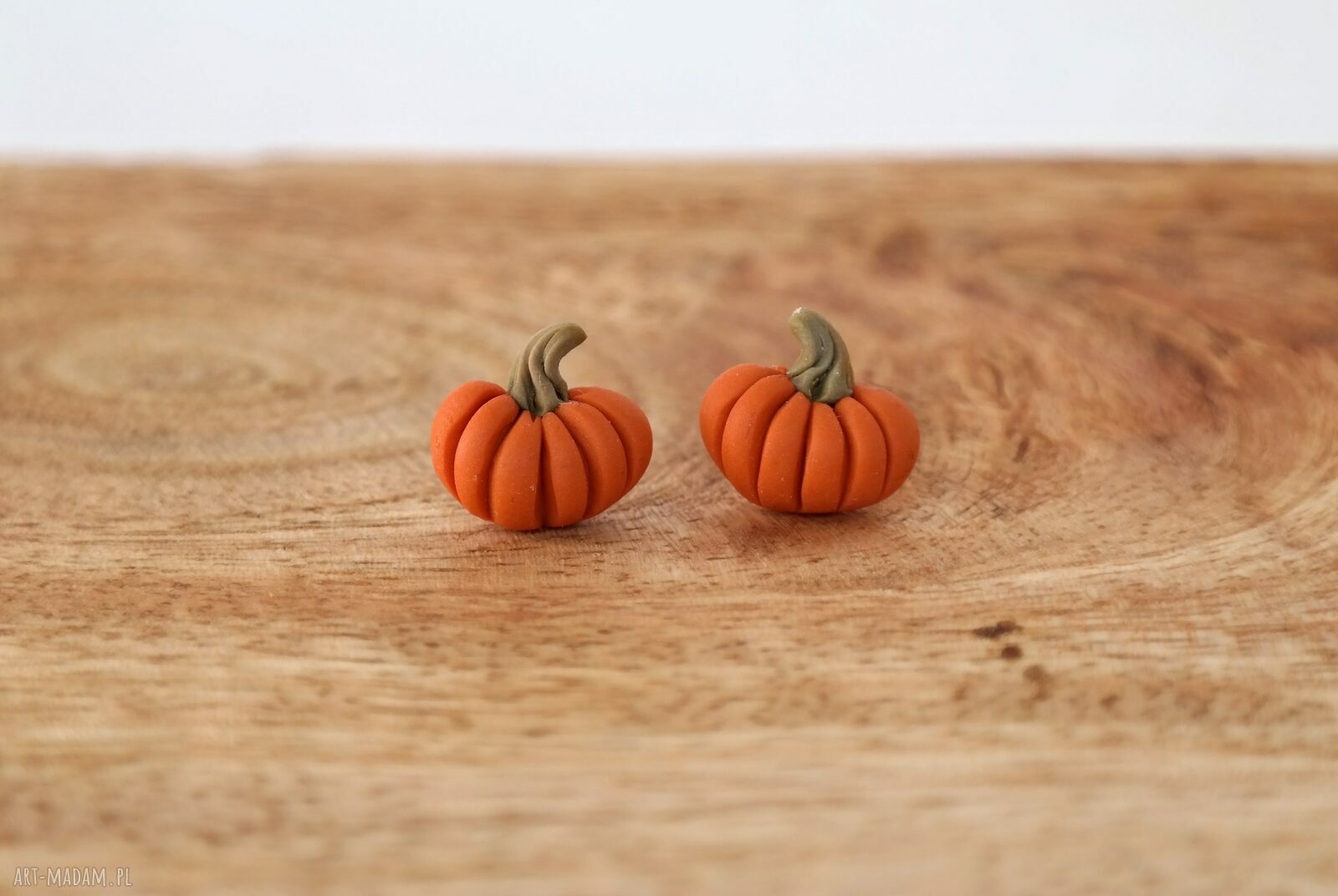 Pomarańczowe dynie - kolczyki wkrętki handmade na jesień i Halloween