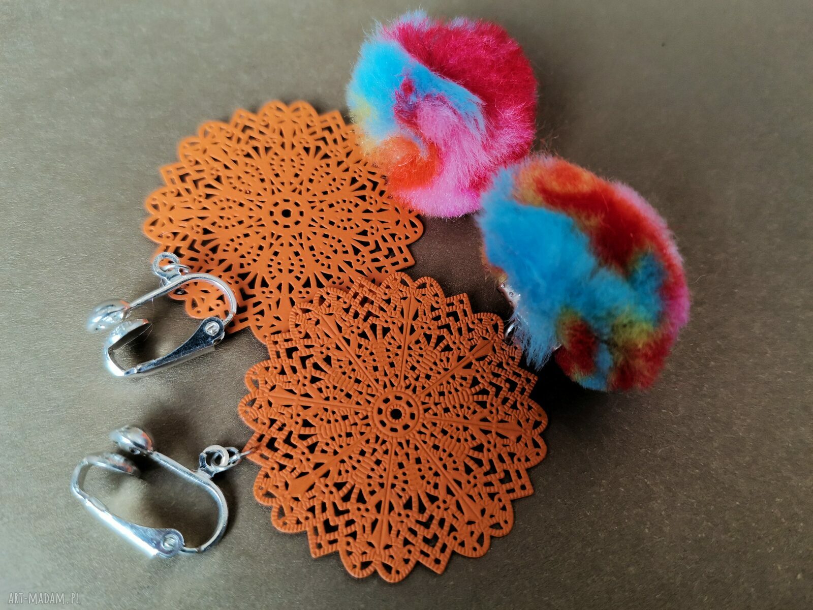 Klipsy pomarańczowe z pomponem boho - etno handmade
