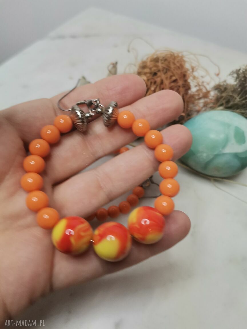 Kolczyki pomarańczowe koła boho - lekkie i efektowne