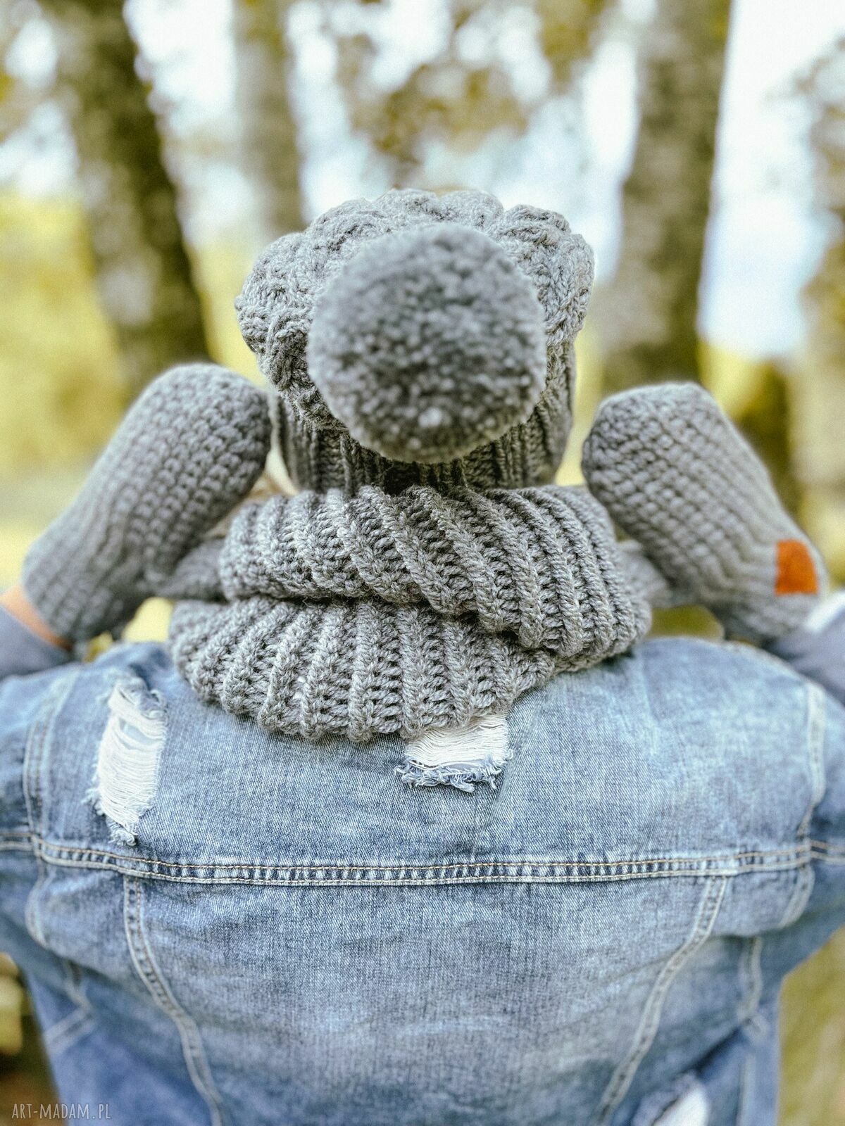Pompon do czapki Brain Inside - ręcznie robiony dodatek z charakterem