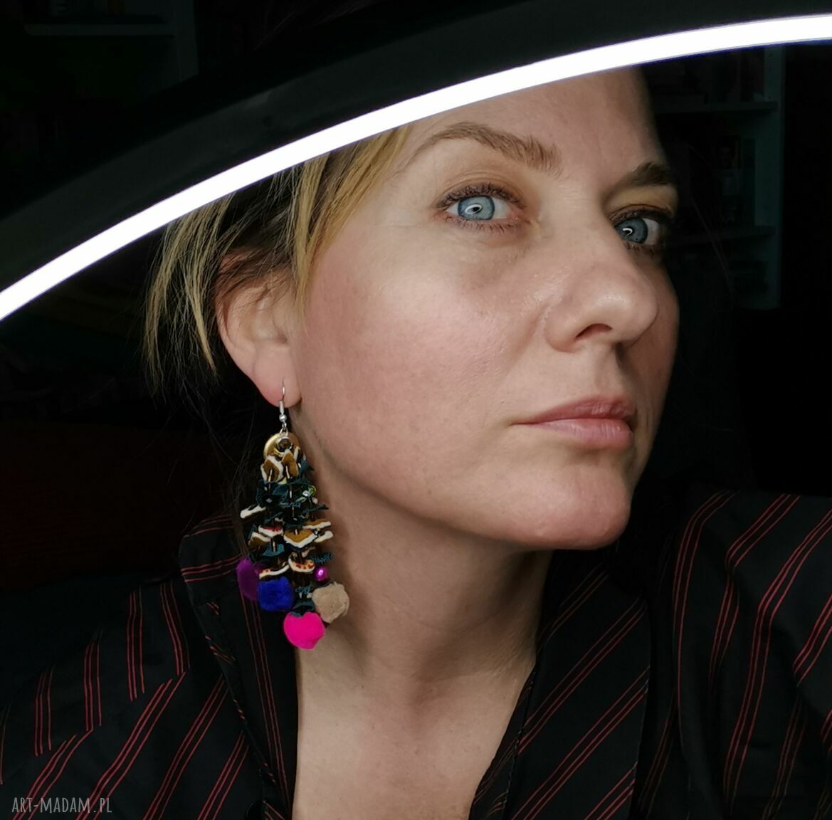 Kolczyki pompony leciutkie z piór - boho/etno Frida od Ruda Klara