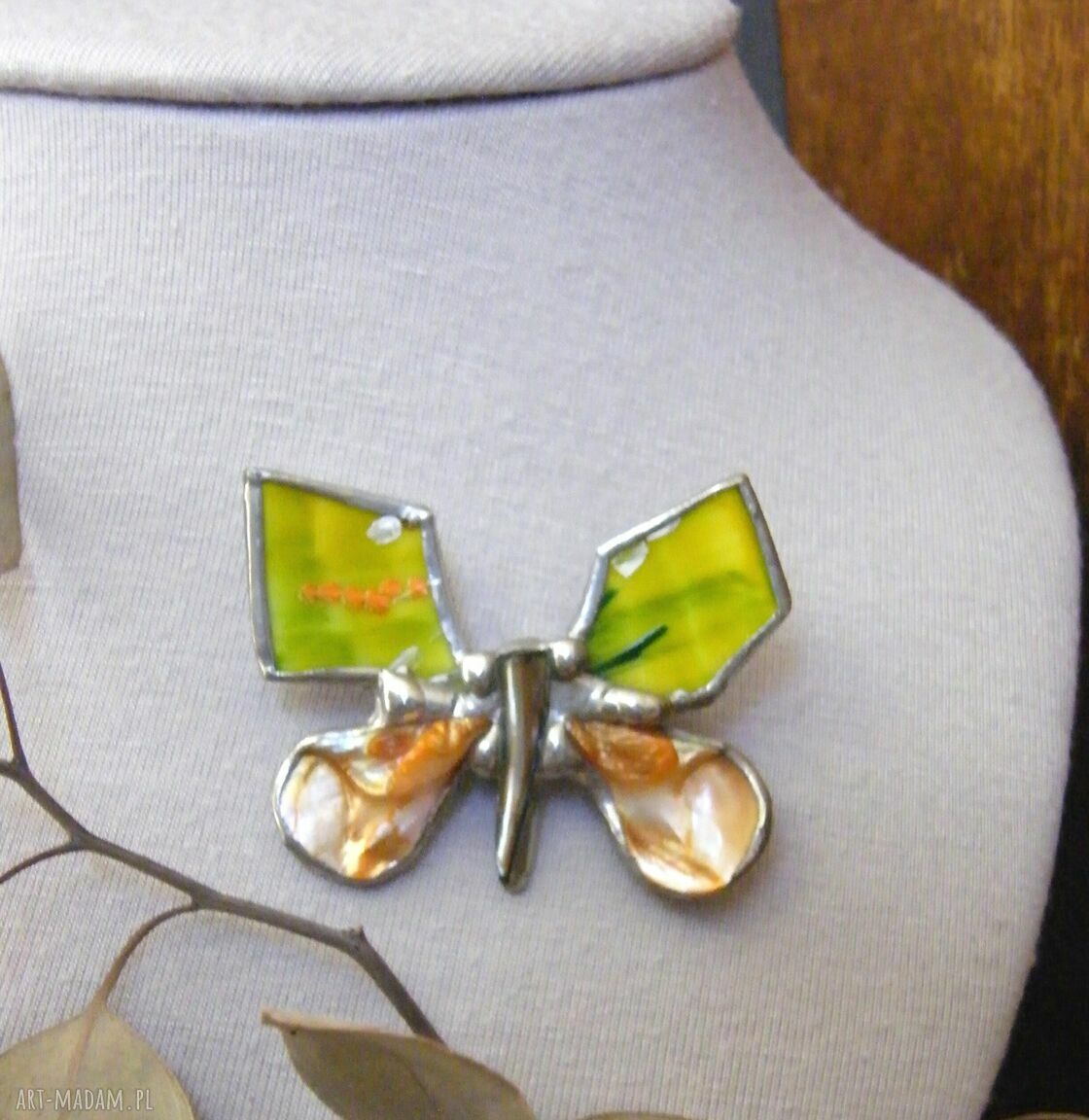 Broszka Wesoły Motyl ręcznie malowana porcelana, uroczy prezent
