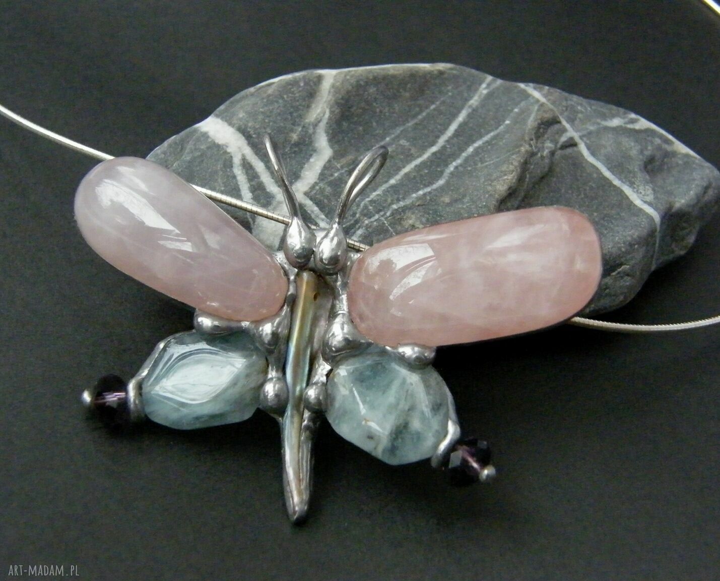 Motyl wisiorek z łańcuszkiem: niebieski kyanit i kwarc różowy - handmade Tiffany