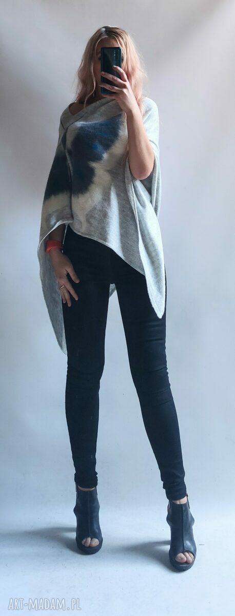 Oversize ponczo filcowane wełną z motywem motyla