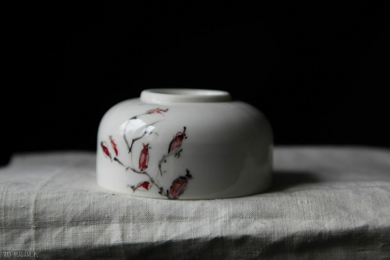 Czarka porcelanowa z dziką różą do herbaty